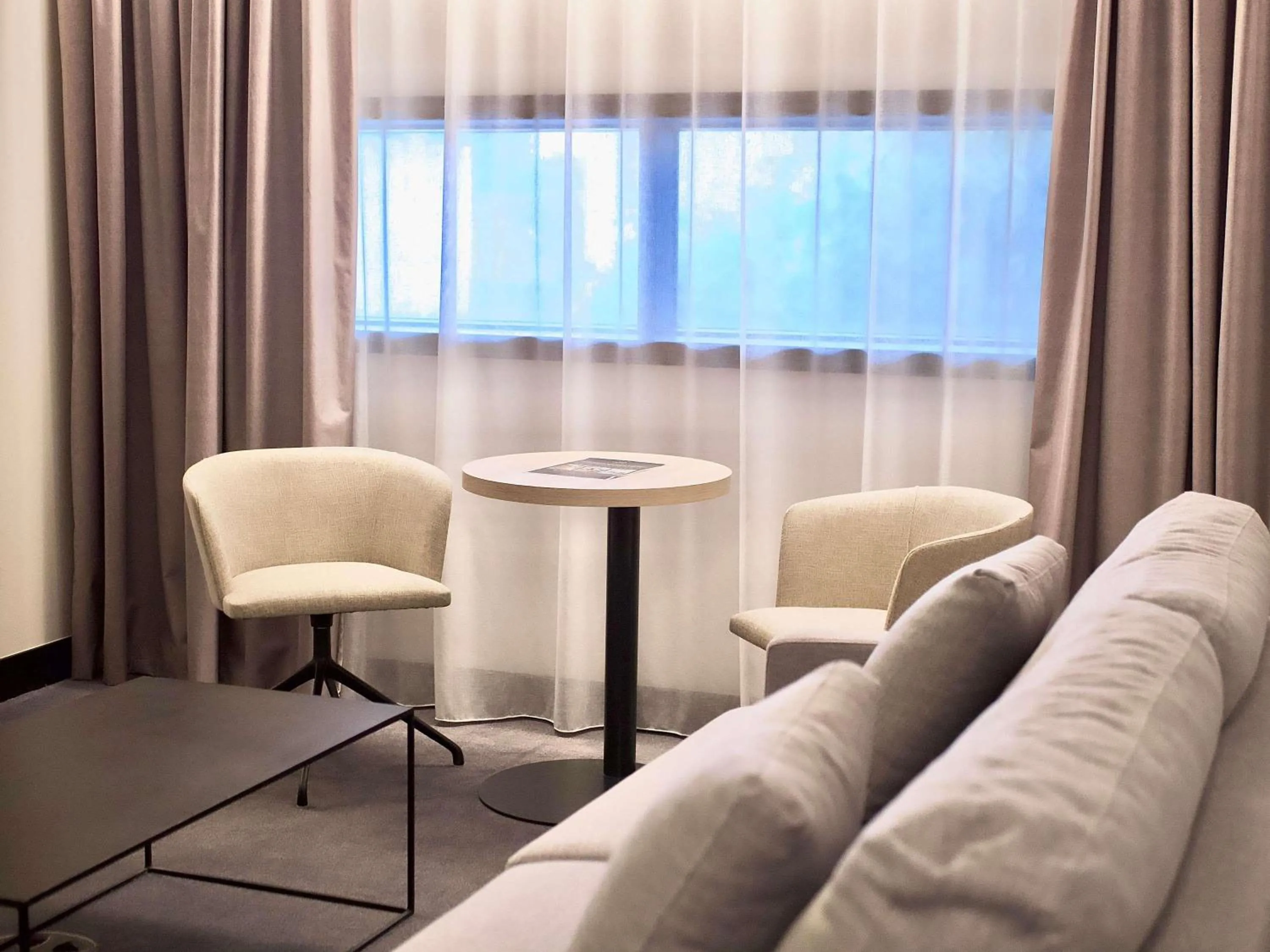 Bedroom in ibis Styles Arras Centre