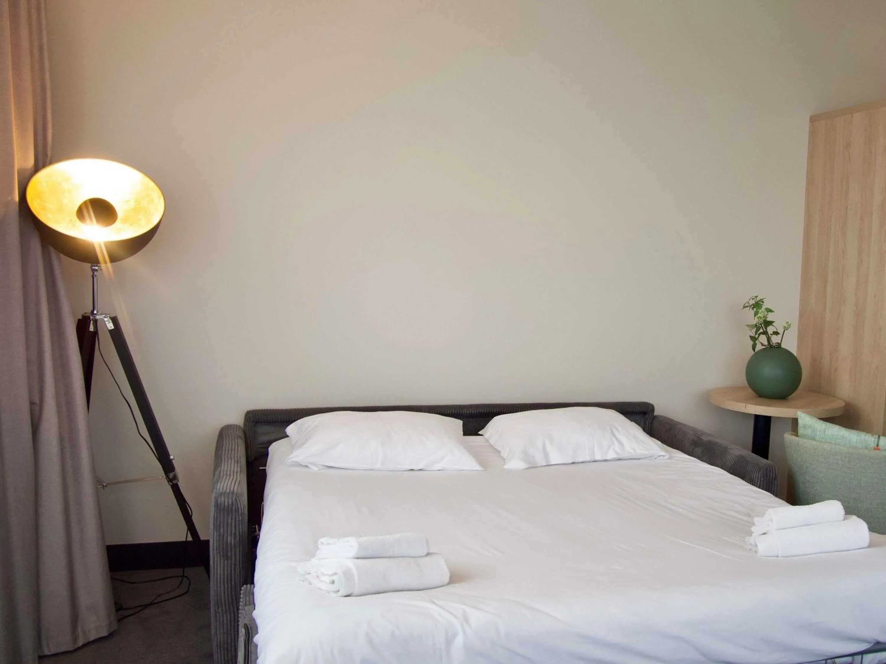 Bedroom, Bed in ibis Styles Arras Centre