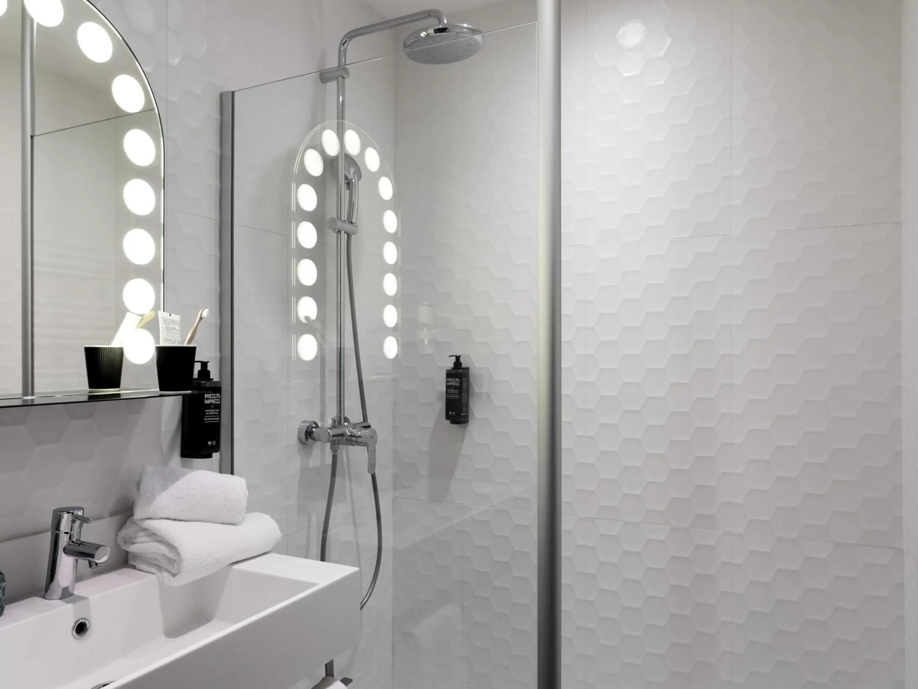 Bedroom in ibis Styles Arras Centre