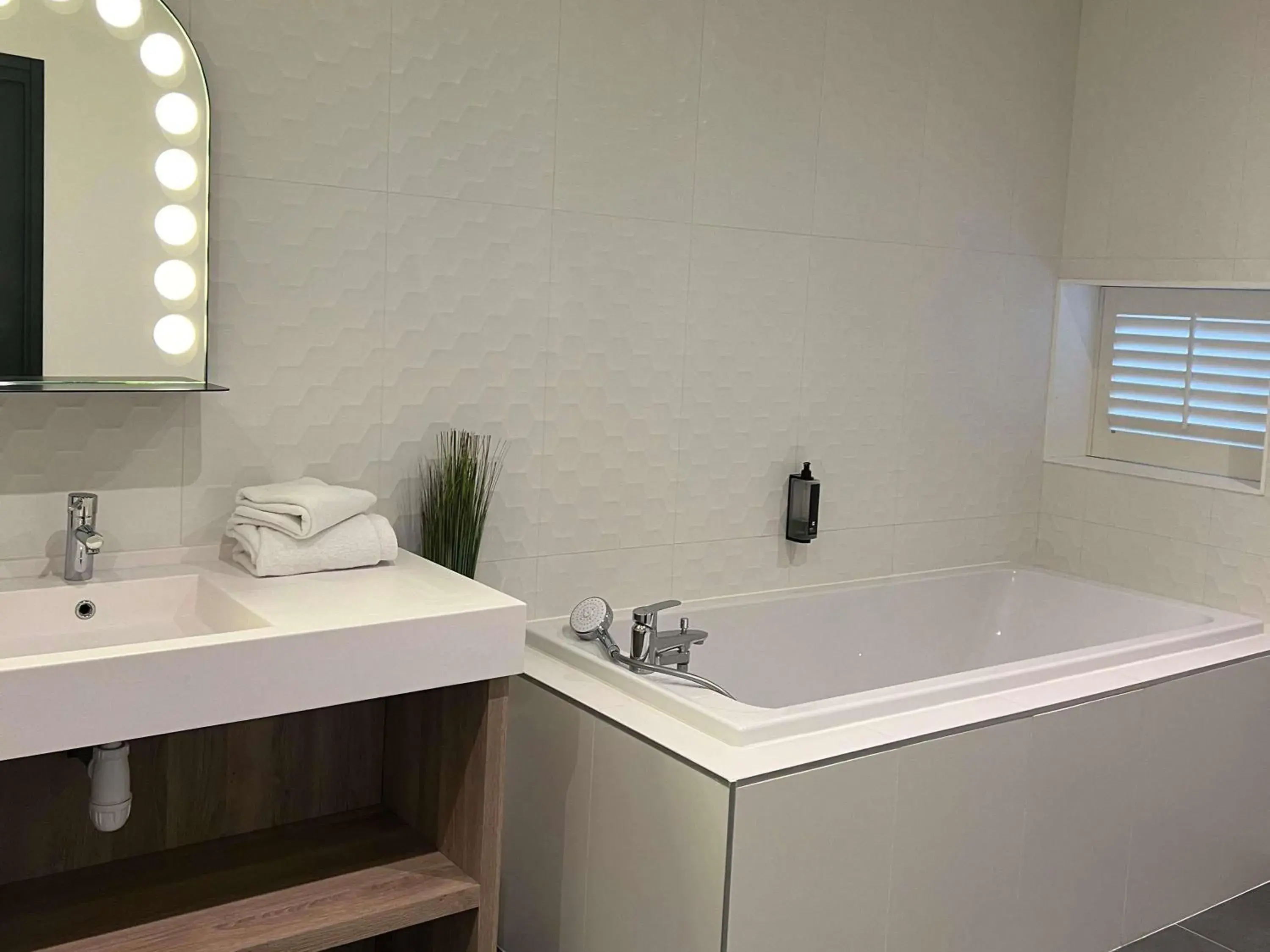 Bedroom in ibis Styles Arras Centre Bedroom in ibis Styles Arras Centre