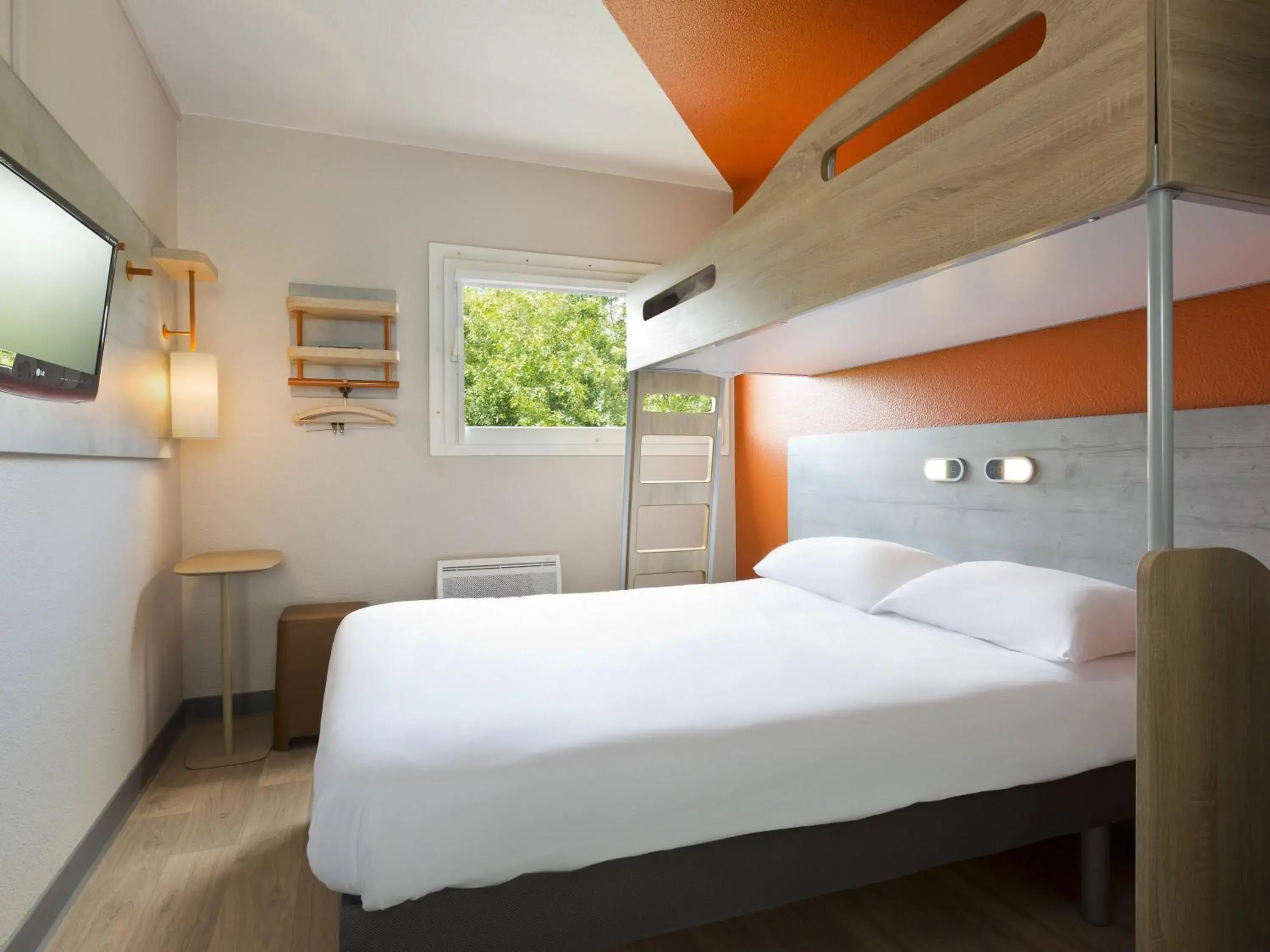 Bedroom, Bed in ibis budget Le Mans Universite Bedroom, Bed in ibis budget Le Mans Universite