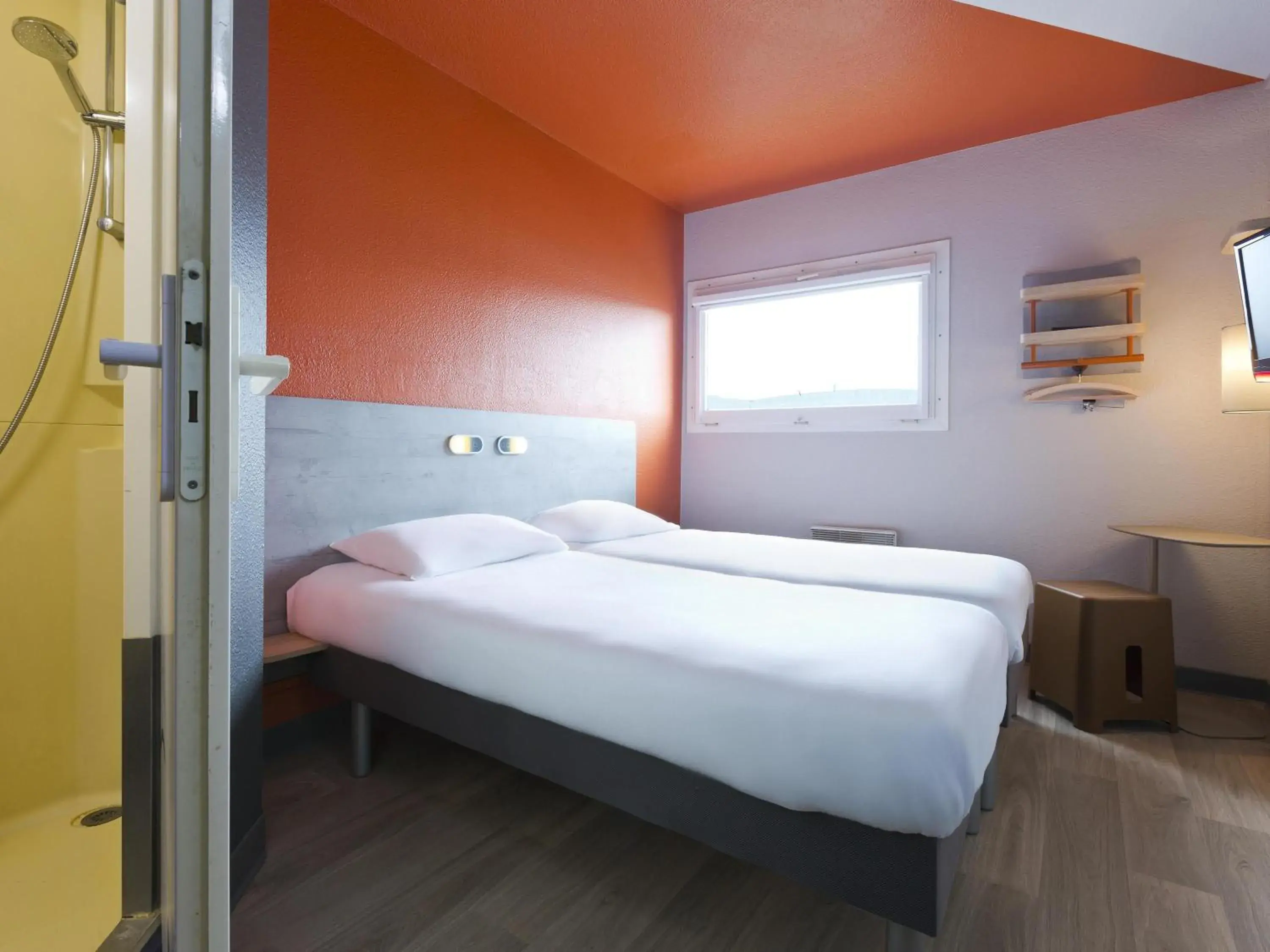 Bedroom, Bed in ibis budget Le Mans Universite Bedroom, Bed in ibis budget Le Mans Universite