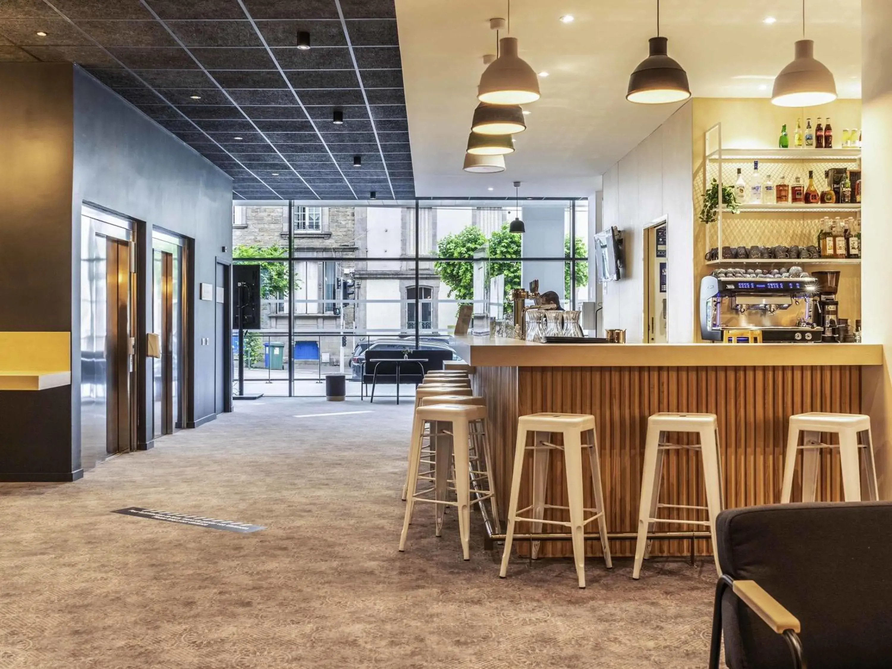 Lounge or bar in ibis Styles Limoges Centre Lounge or bar in ibis Styles Limoges Centre