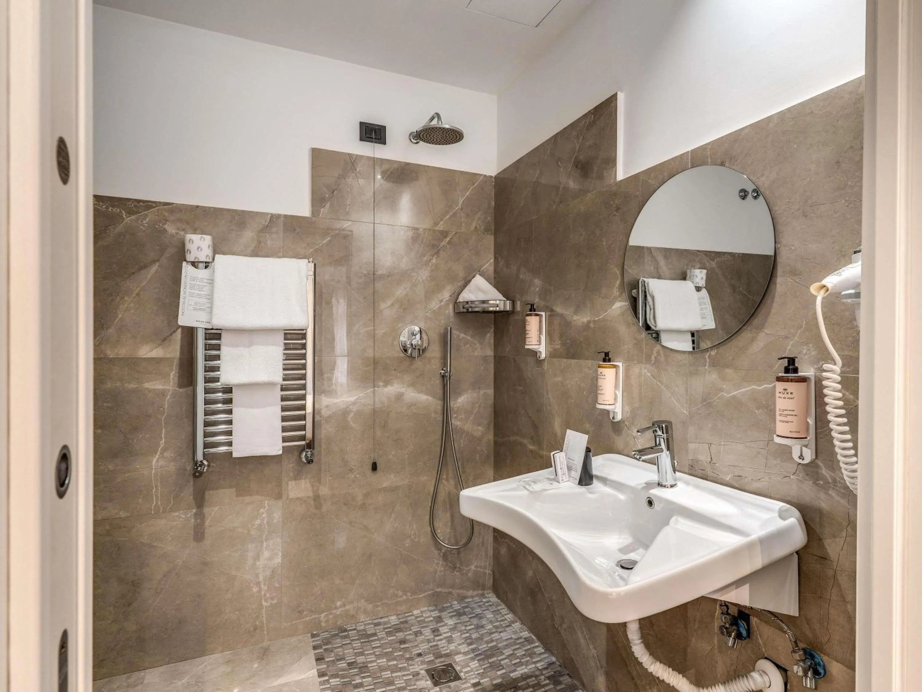 Bedroom in Mercure Roma Centro Termini