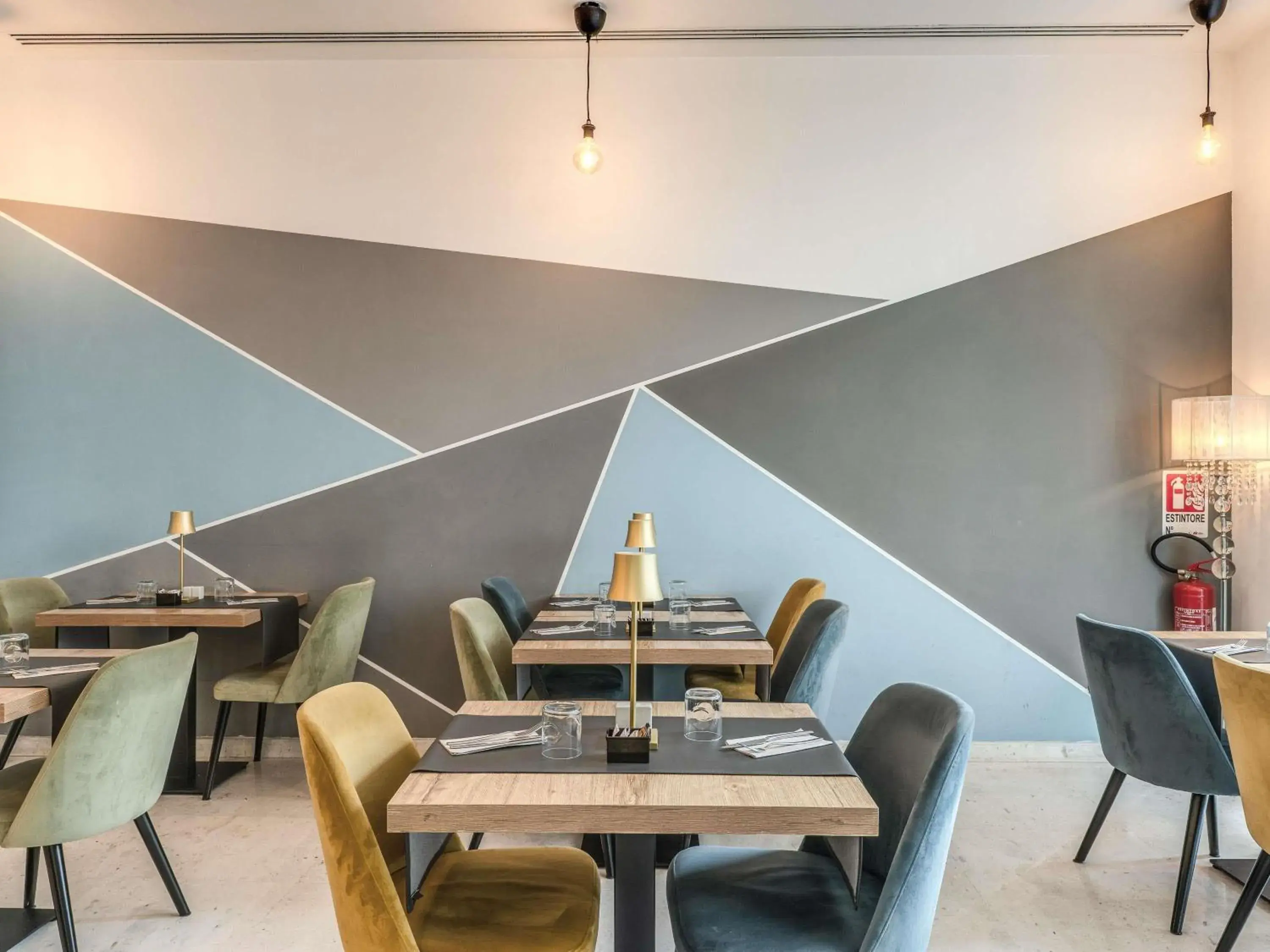 Restaurant/places to eat in Mercure Roma Centro Termini Restaurant/places to eat in Mercure Roma Centro Termini