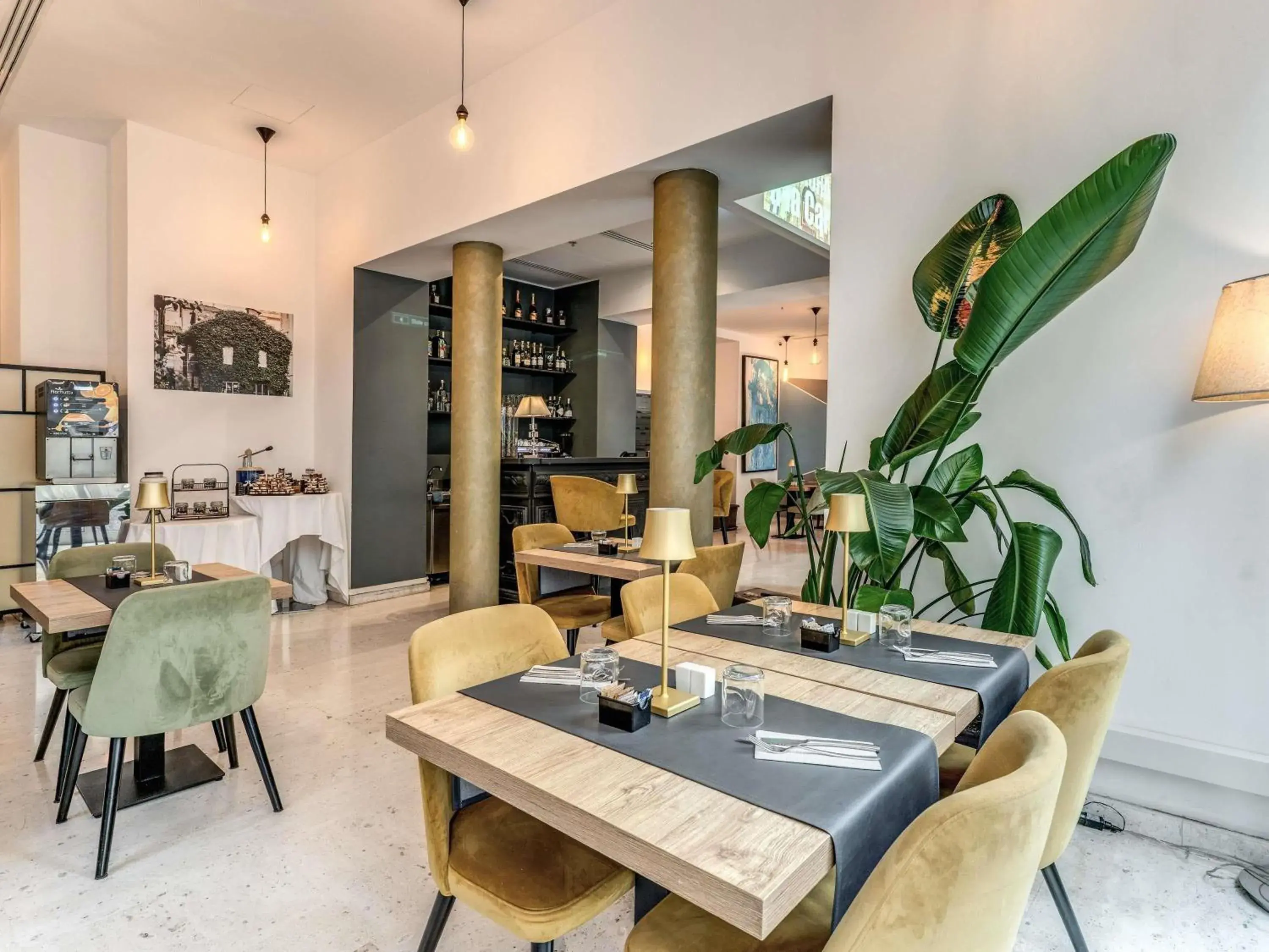 Property building in Mercure Roma Centro Termini Property building in Mercure Roma Centro Termini