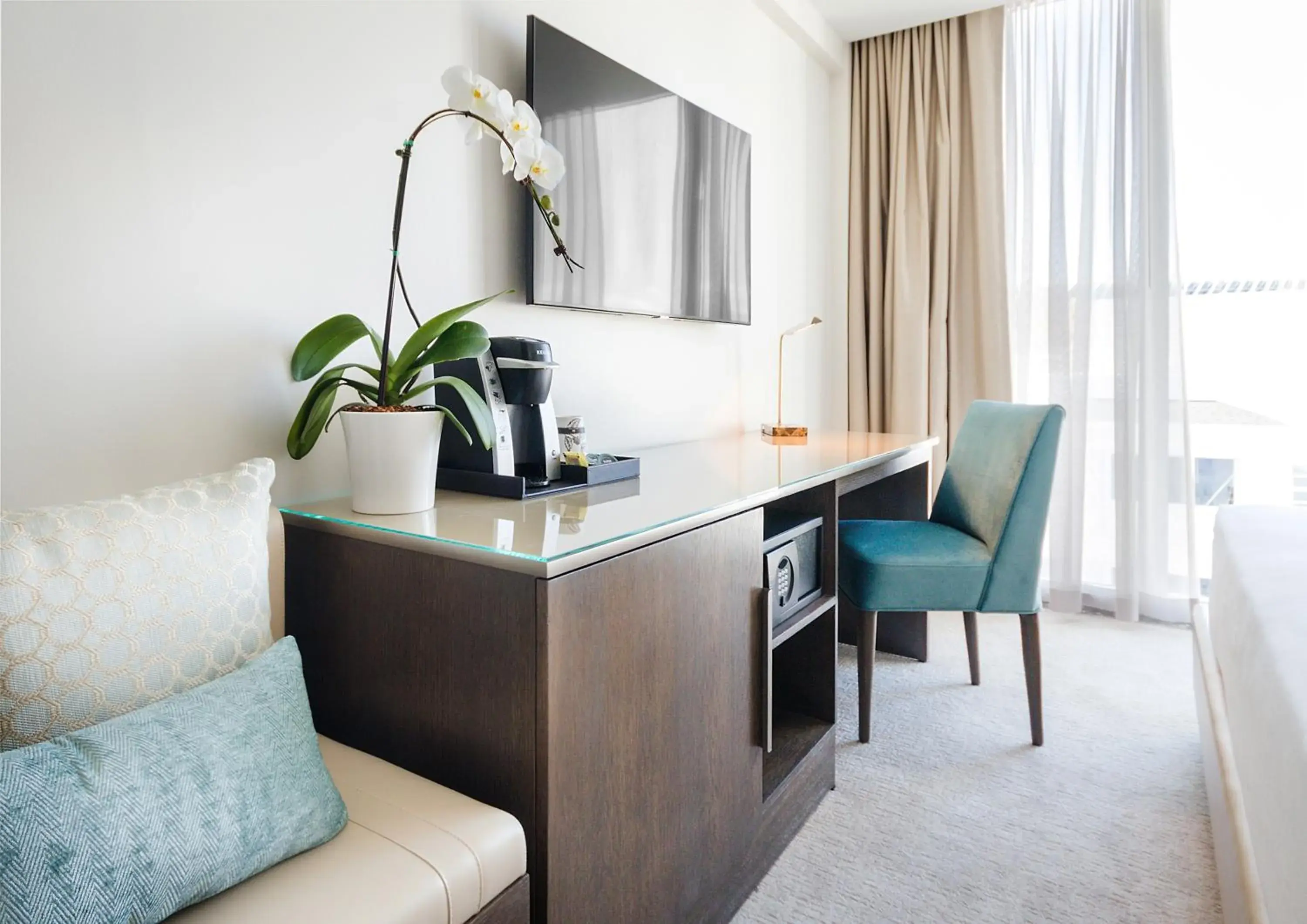 Bedroom in Berkeley Park MGallery Hotel Collection Bedroom in Berkeley Park MGallery Hotel Collection