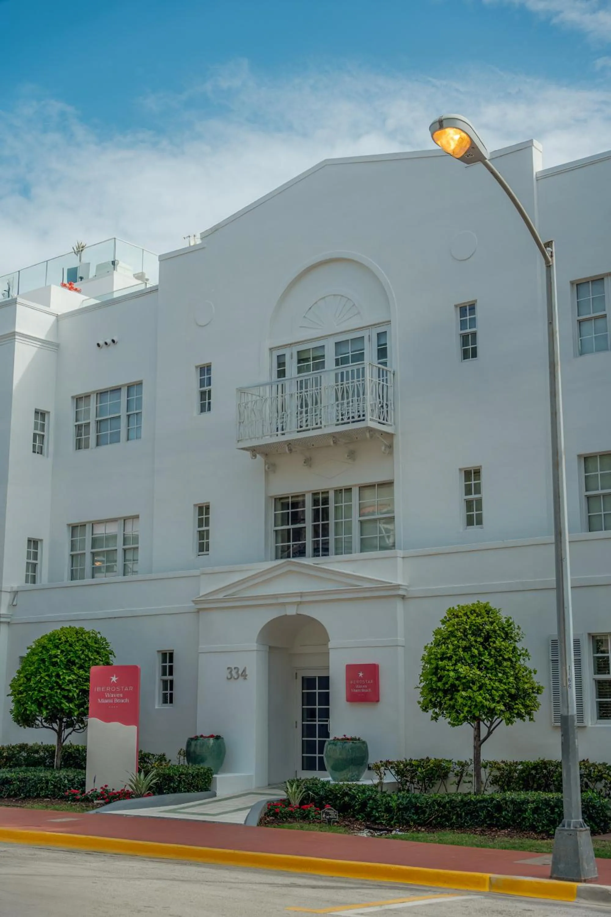 Property building in Iberostar Waves Miami Beach