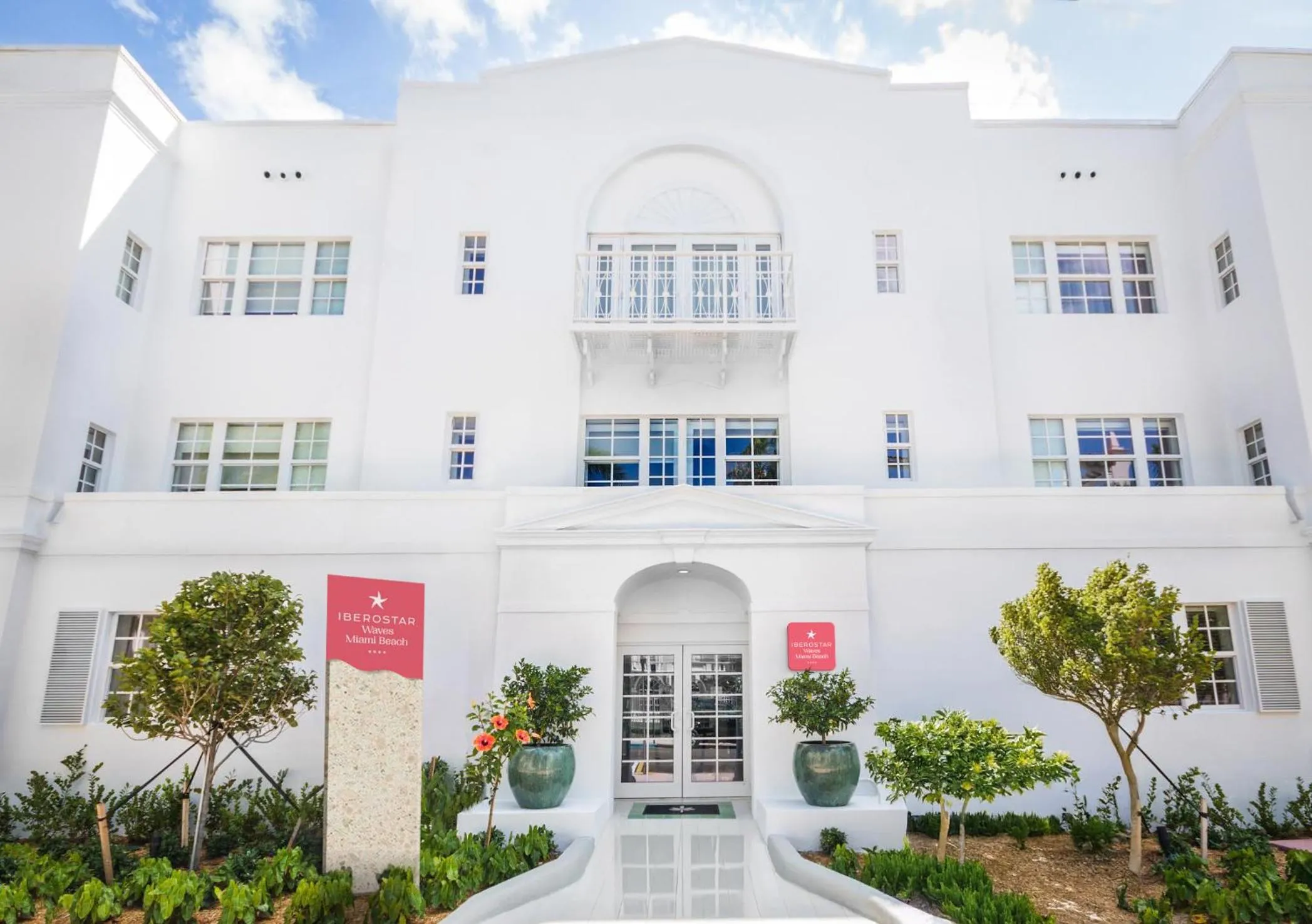 Property building in Iberostar Waves Miami Beach