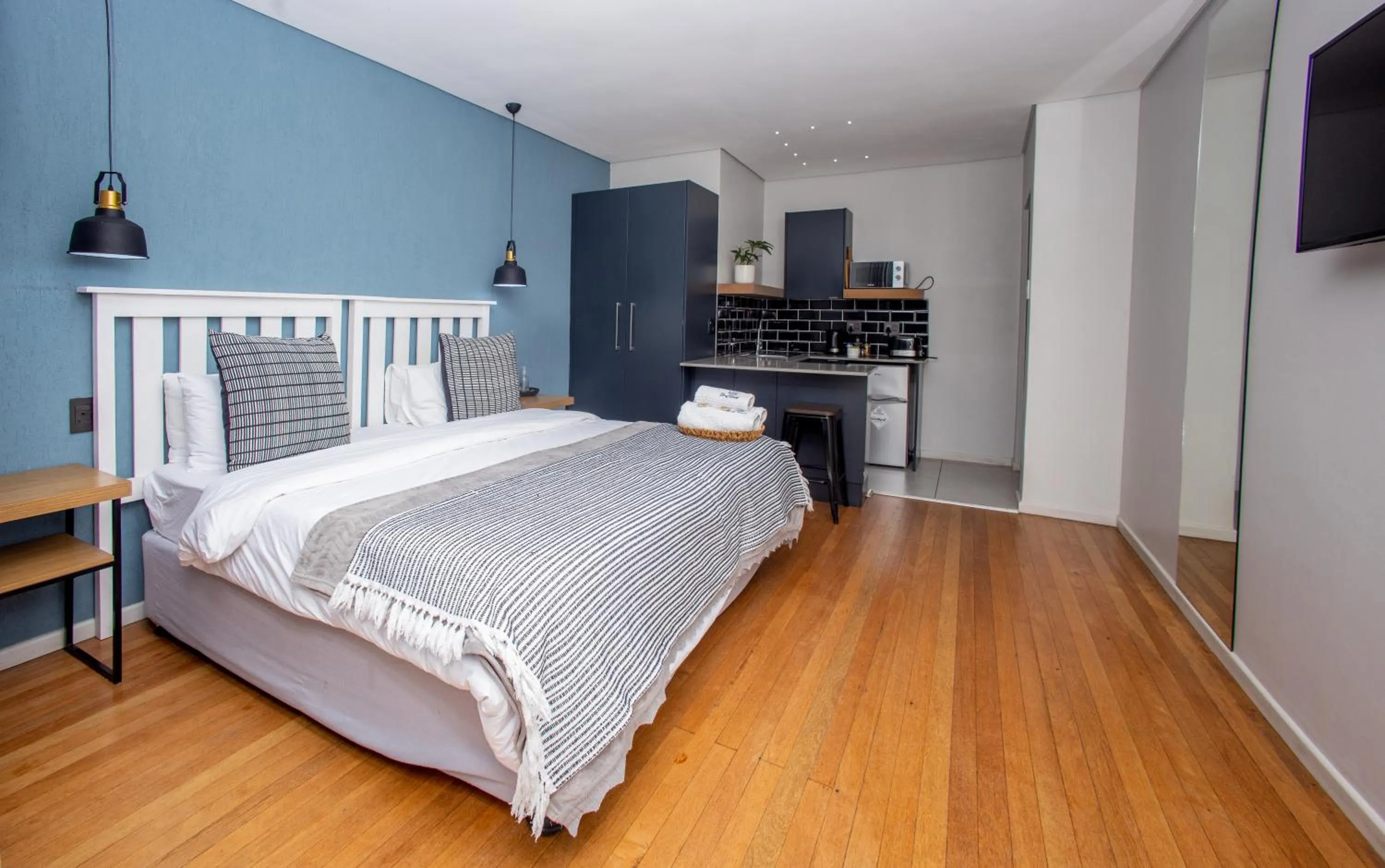 Bed in Coral Wood Self Catering Suites and B&B