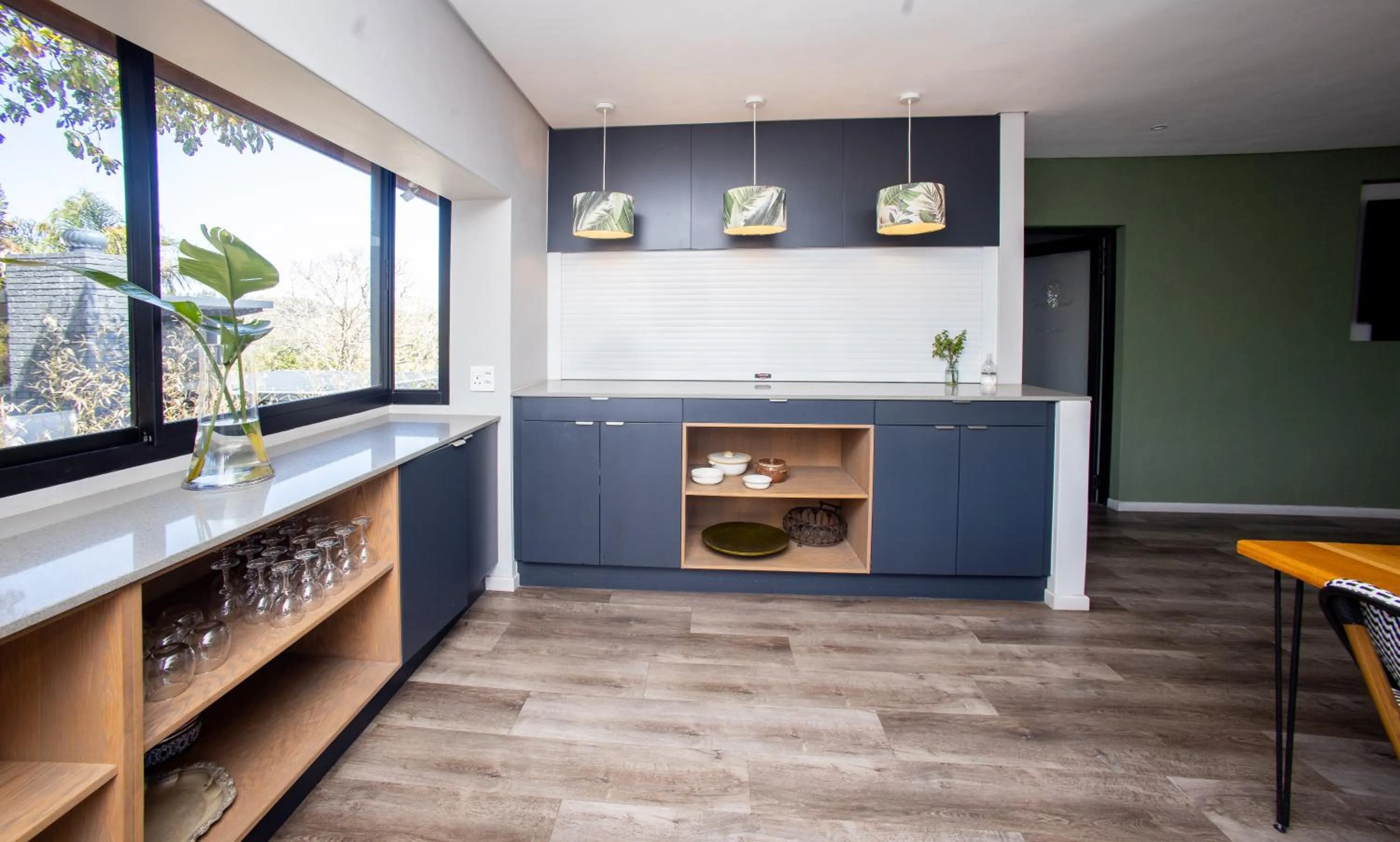 Communal lounge/ TV room in Coral Wood Self Catering Suites and B&B