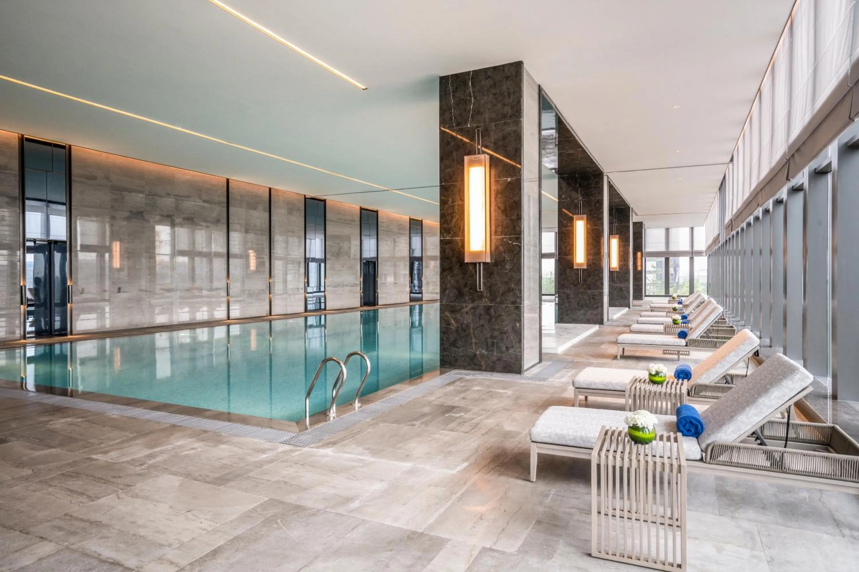 Swimming pool in Pullman Jiaxing Pinghu Excellence