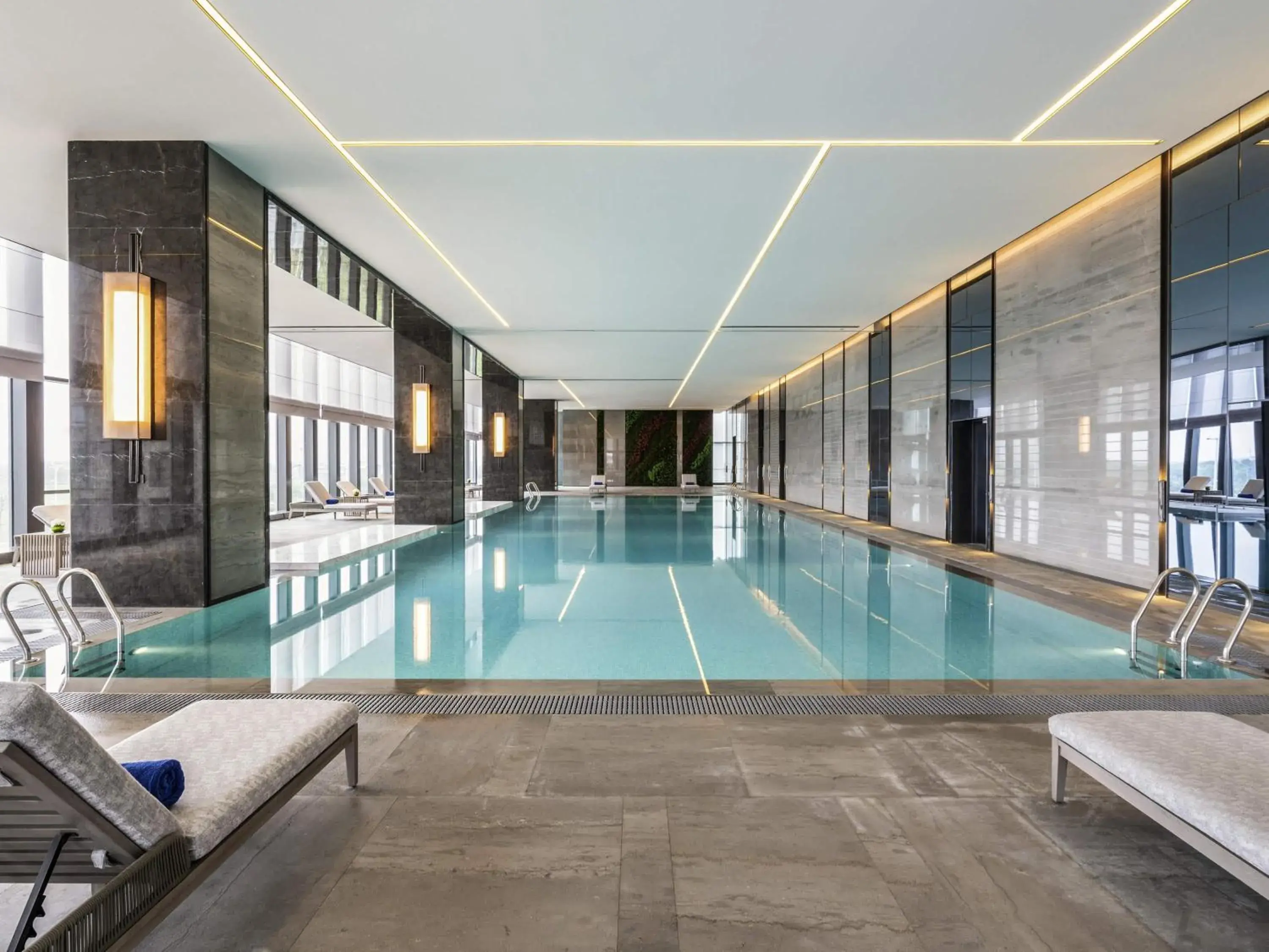Pool view in Pullman Jiaxing Pinghu Excellence Pool view in Pullman Jiaxing Pinghu Excellence