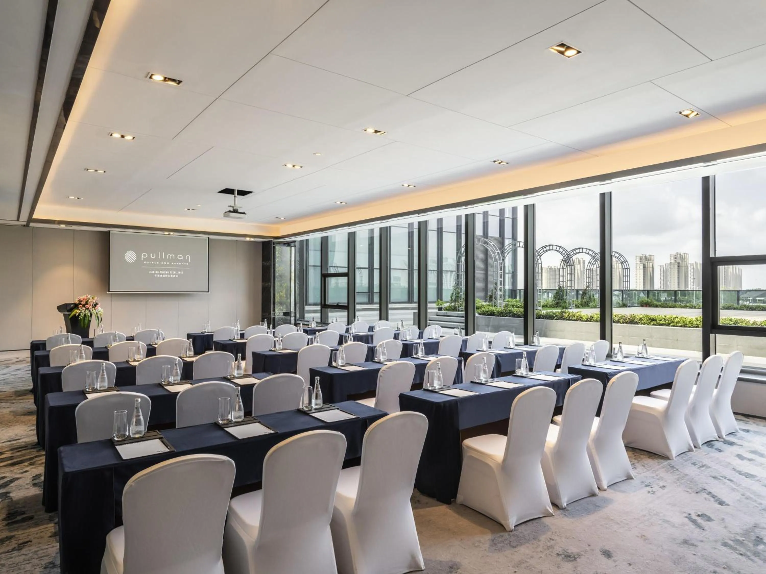 Meeting/conference room in Pullman Jiaxing Pinghu Excellence