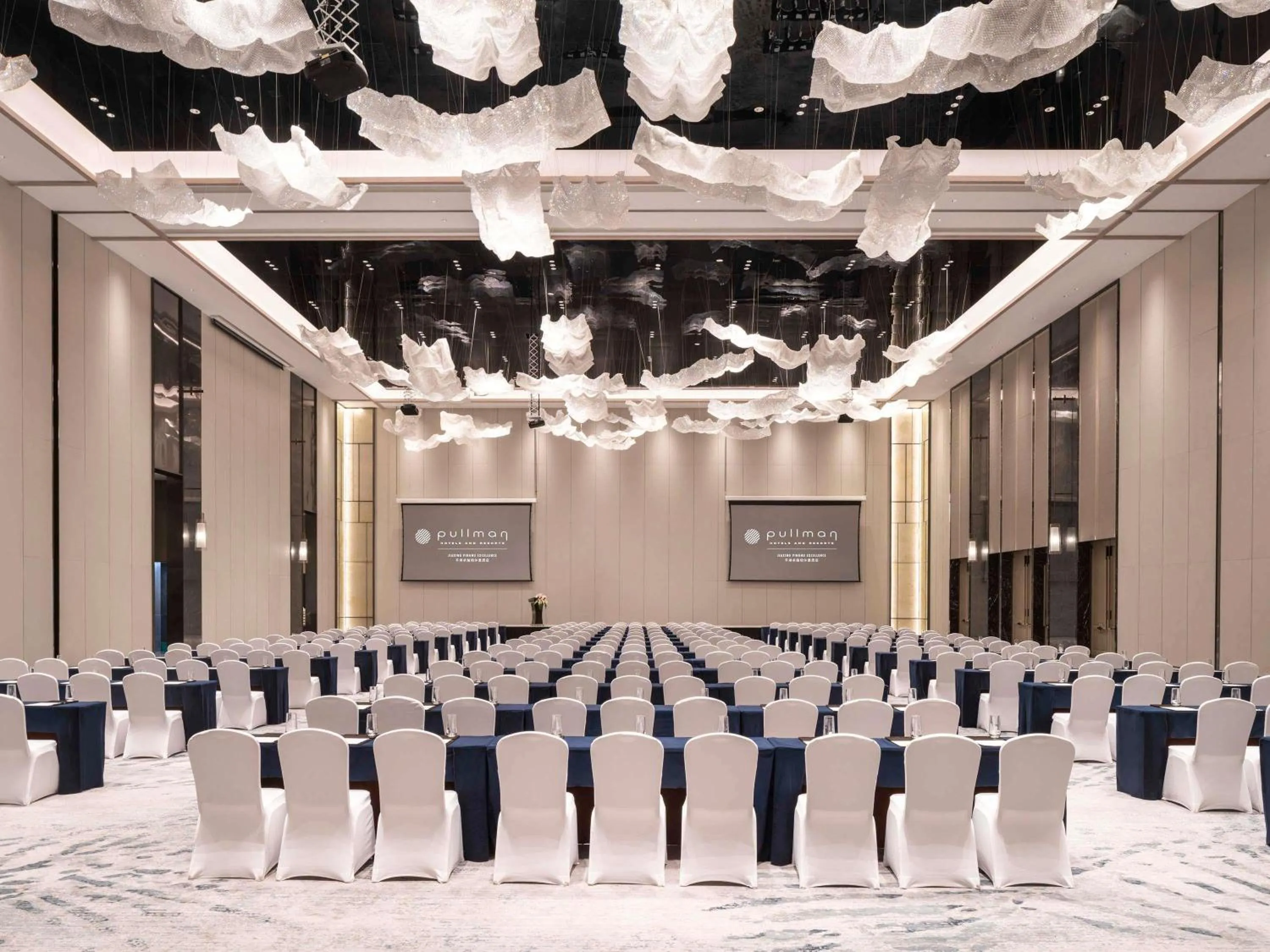 Meeting/conference room in Pullman Jiaxing Pinghu Excellence