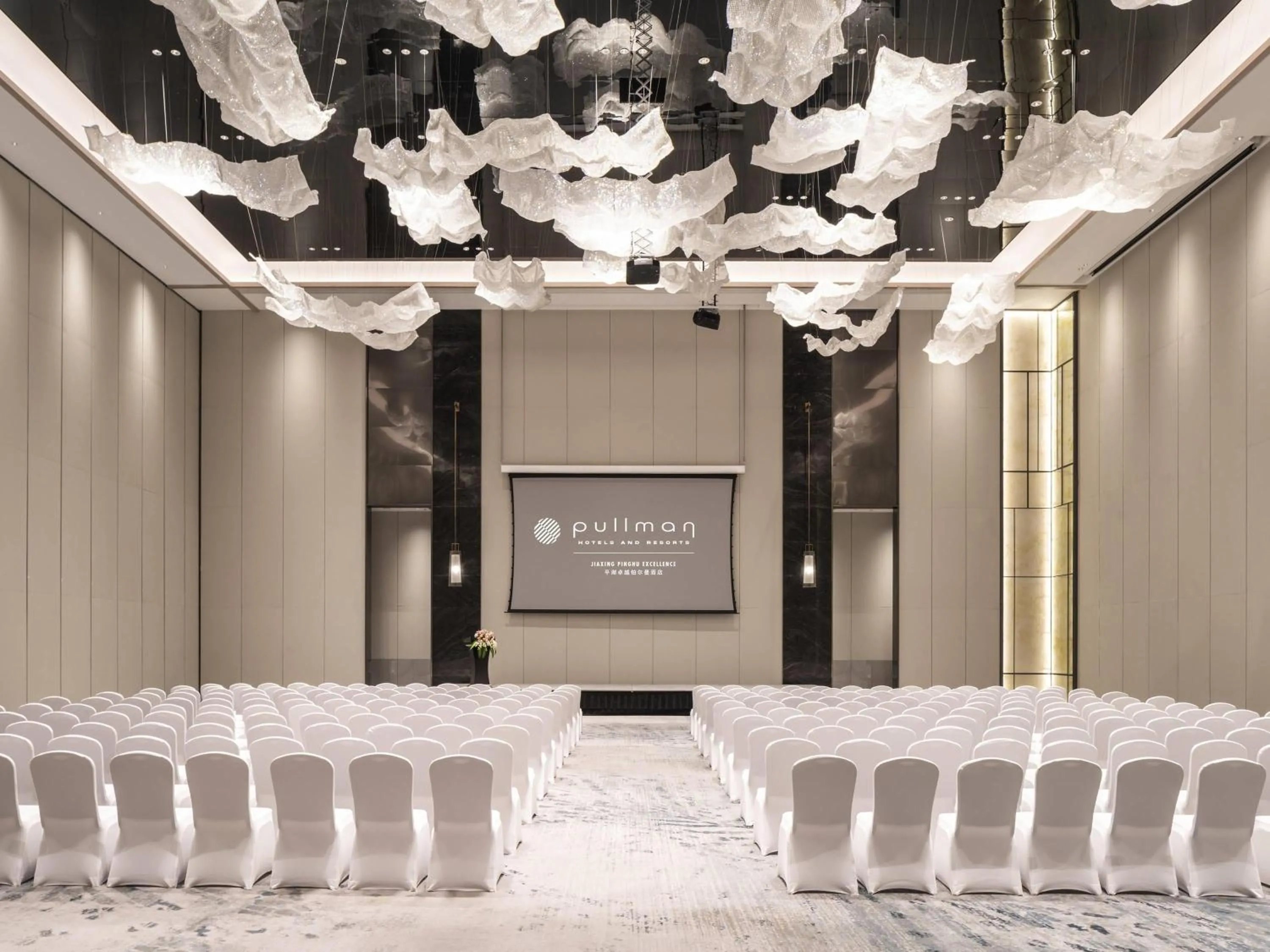 Meeting/conference room, Bed in Pullman Jiaxing Pinghu Excellence