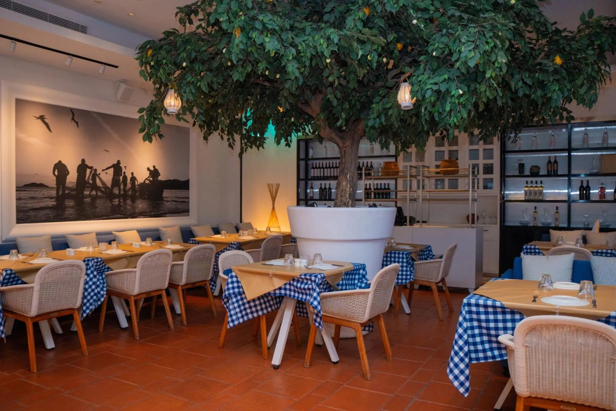 Restaurant/places to eat in Th8 Palm Dubai Beach Resort, Vignette Collection by IHG