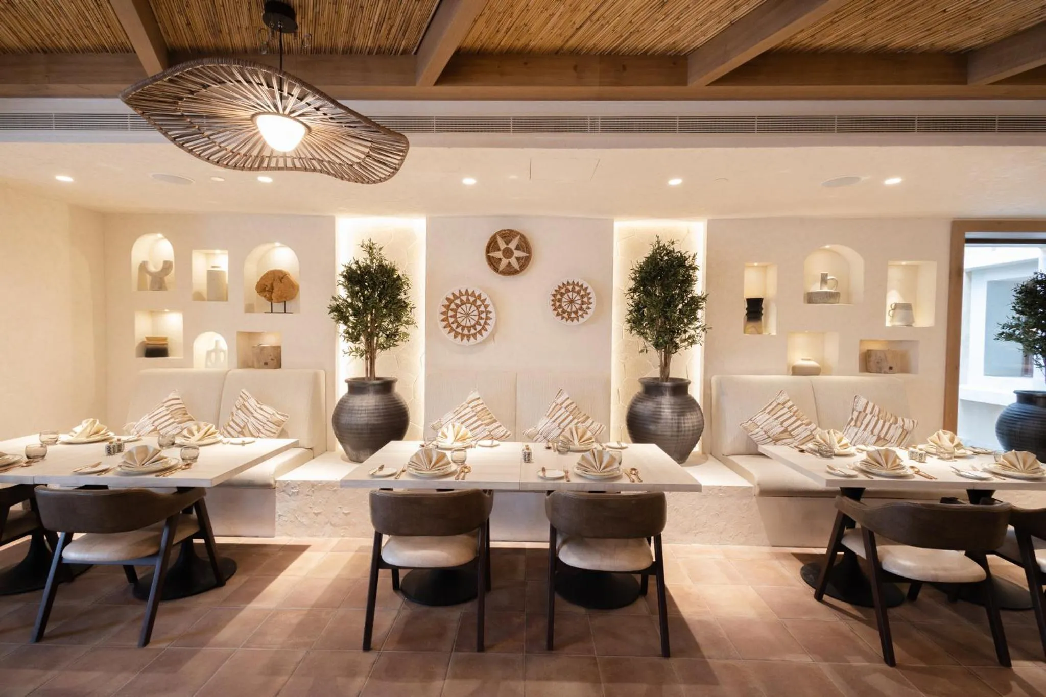 Restaurant/places to eat in Th8 Palm Dubai Beach Resort, Vignette Collection by IHG