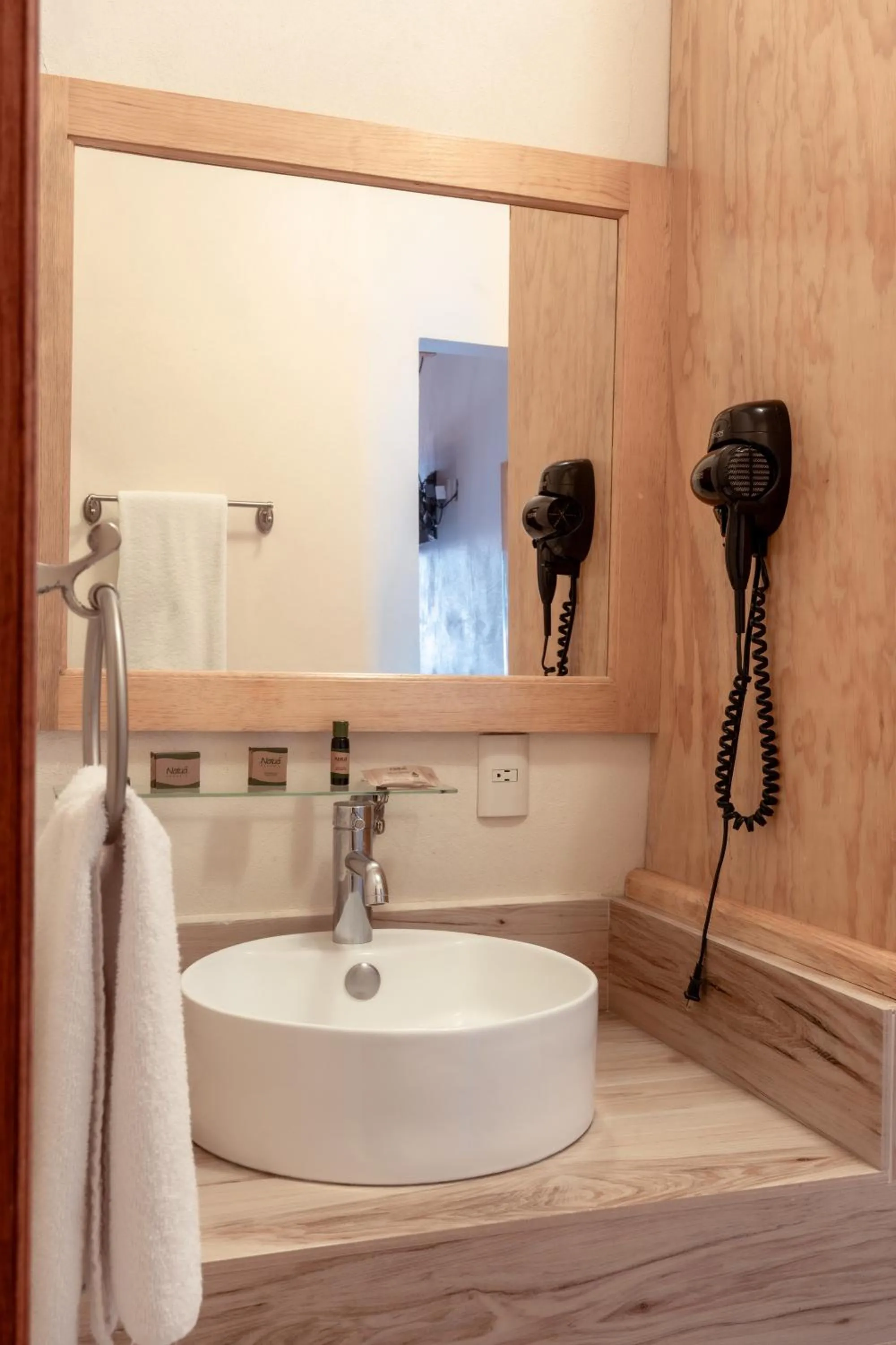 Deluxe Room (2 Adults + 1 Child) in Hotel La Casona