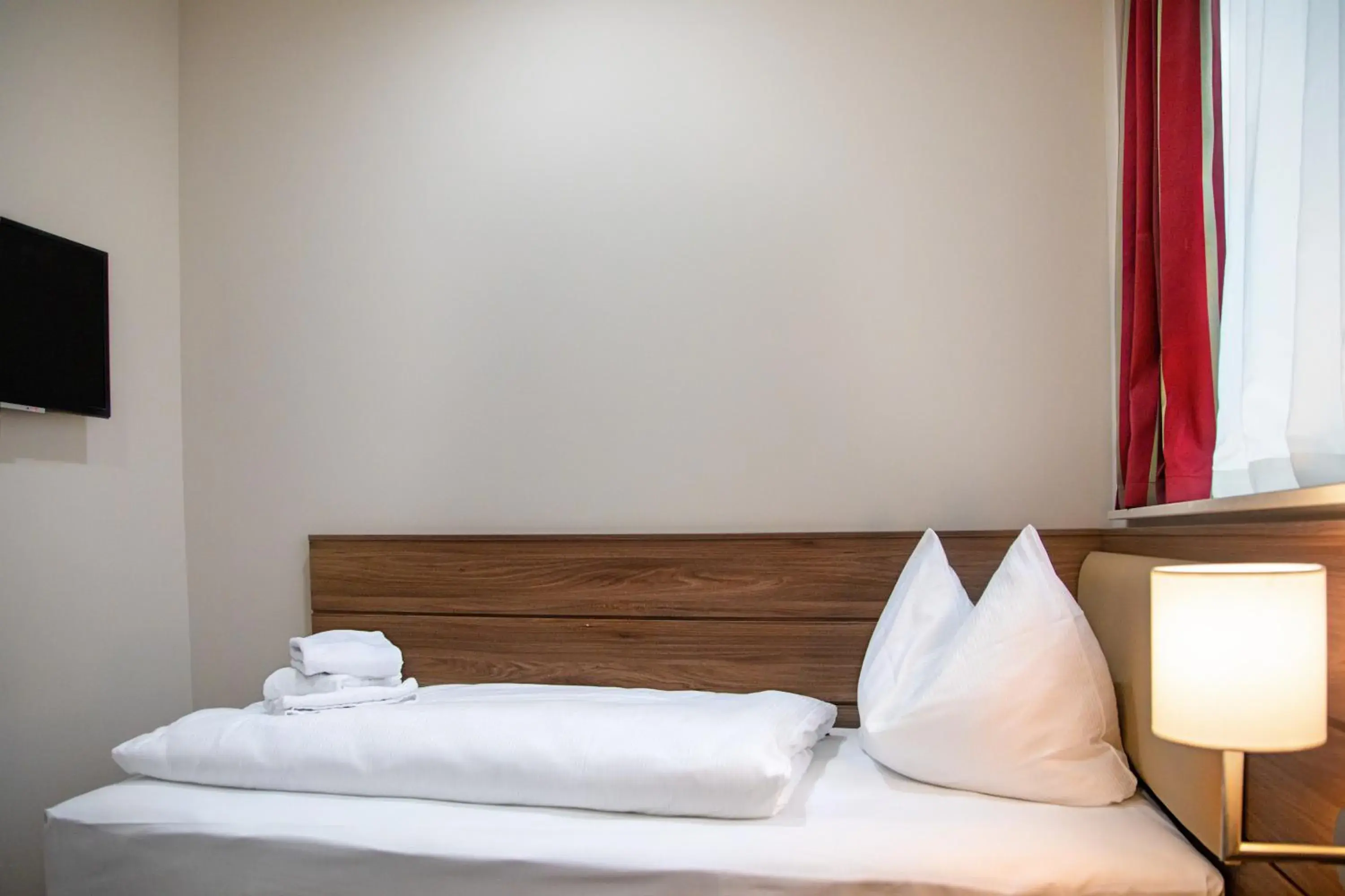 Single Room with Bathroom - single occupancy in Work & Sleep Boardinghouse Mannheim Single Room with Bathroom - single occupancy in Work & Sleep Boardinghouse Mannheim