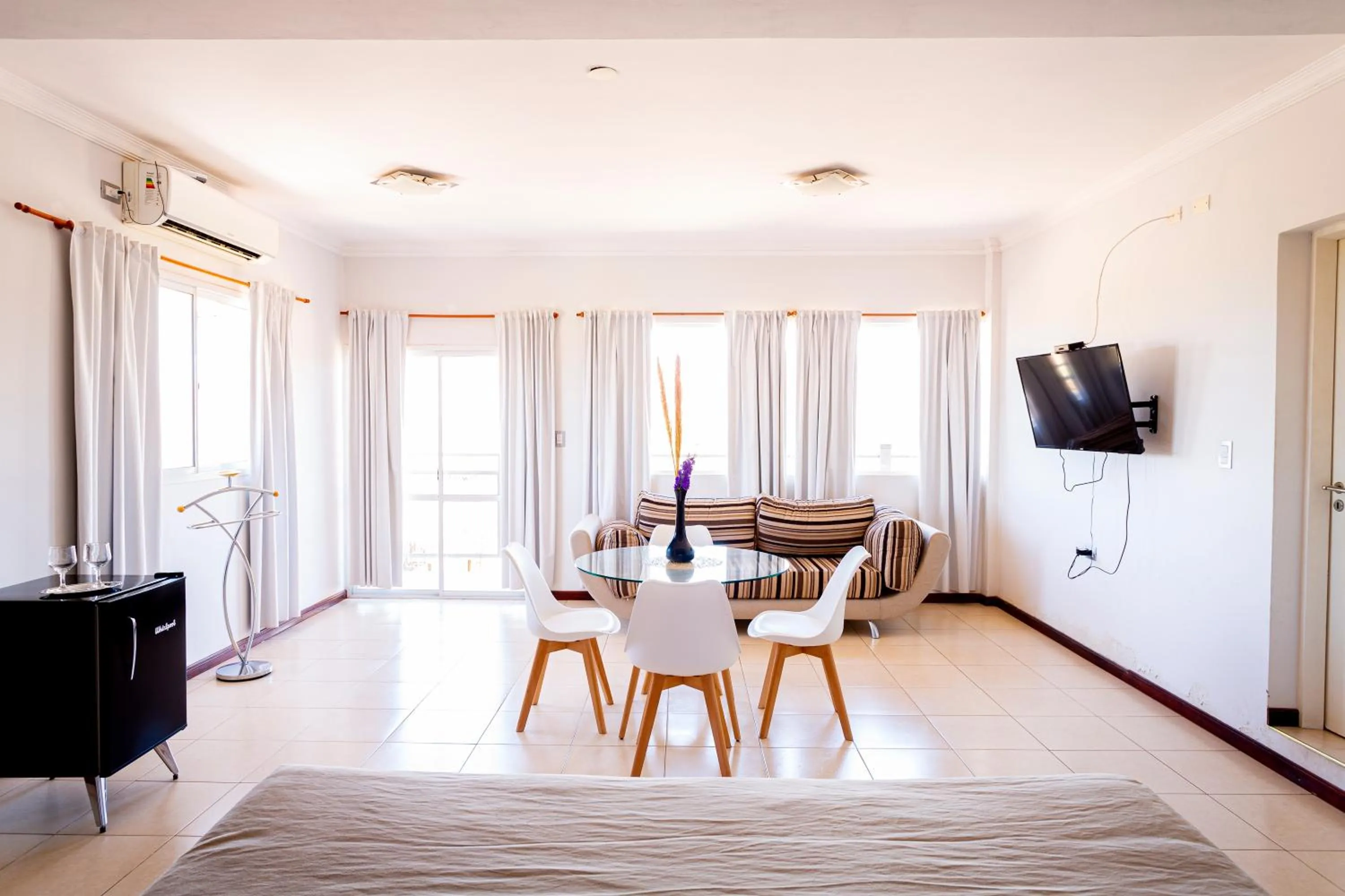 TV and multimedia in Hotel Cuesta de Miranda