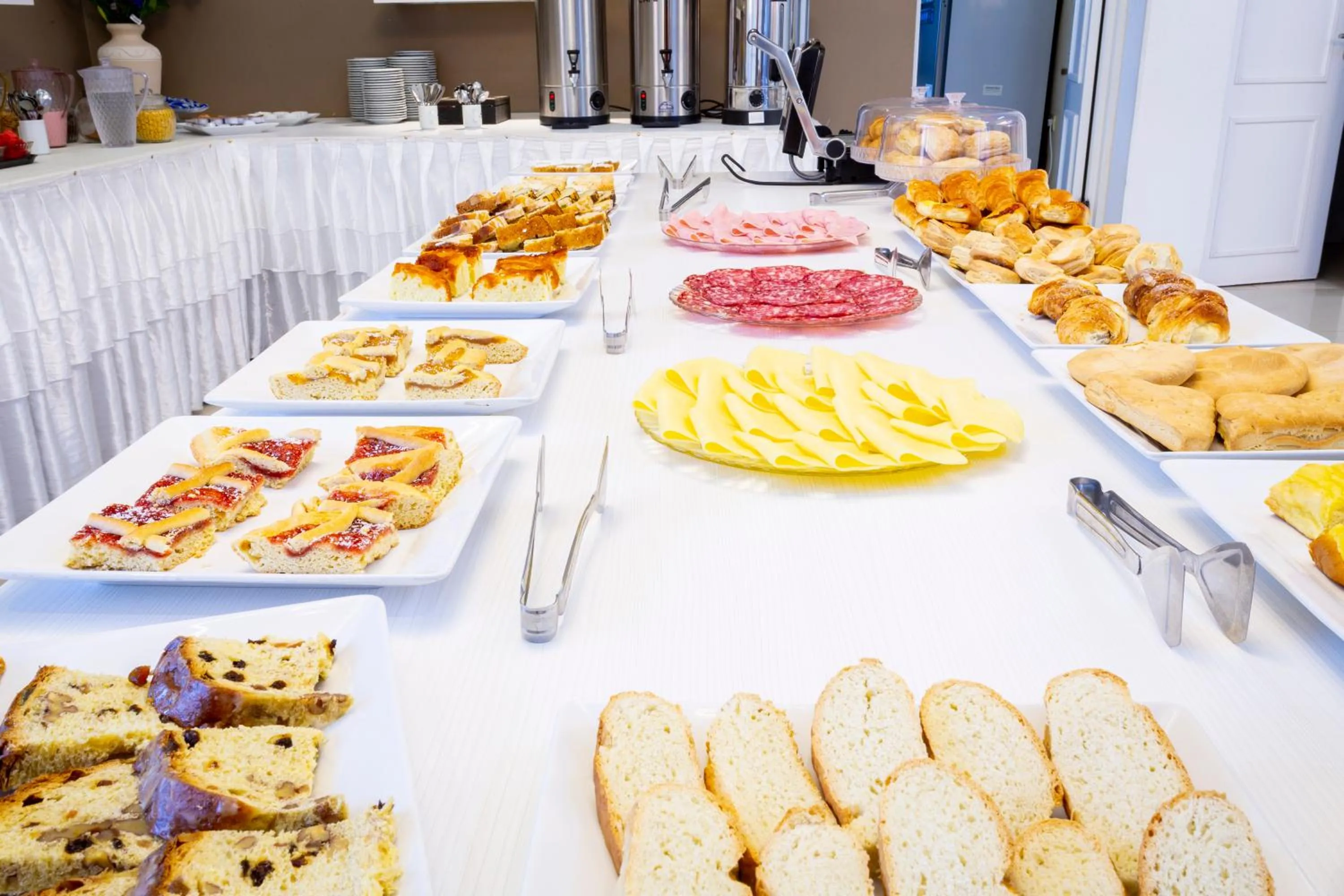 Food and drinks in Hotel Cuesta de Miranda