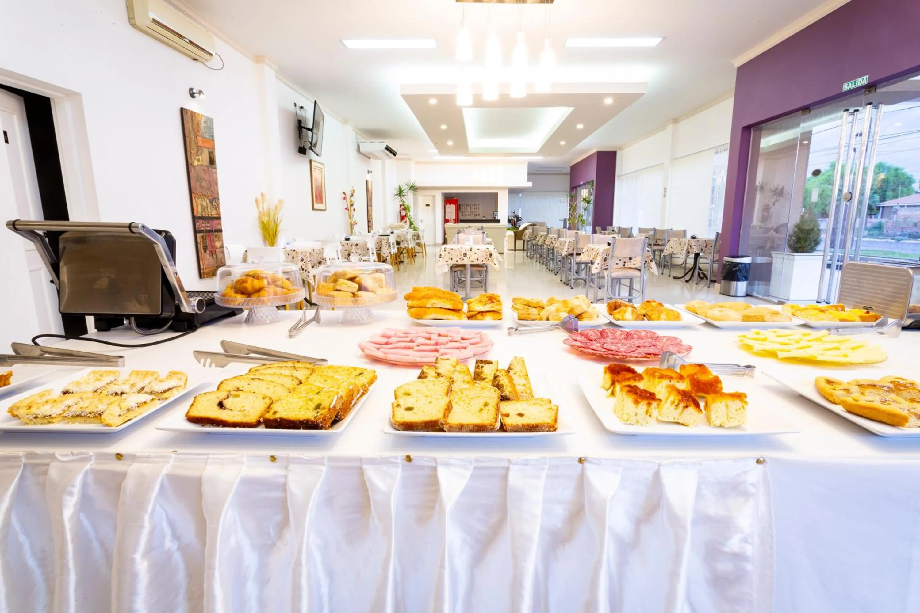 Food and drinks in Hotel Cuesta de Miranda