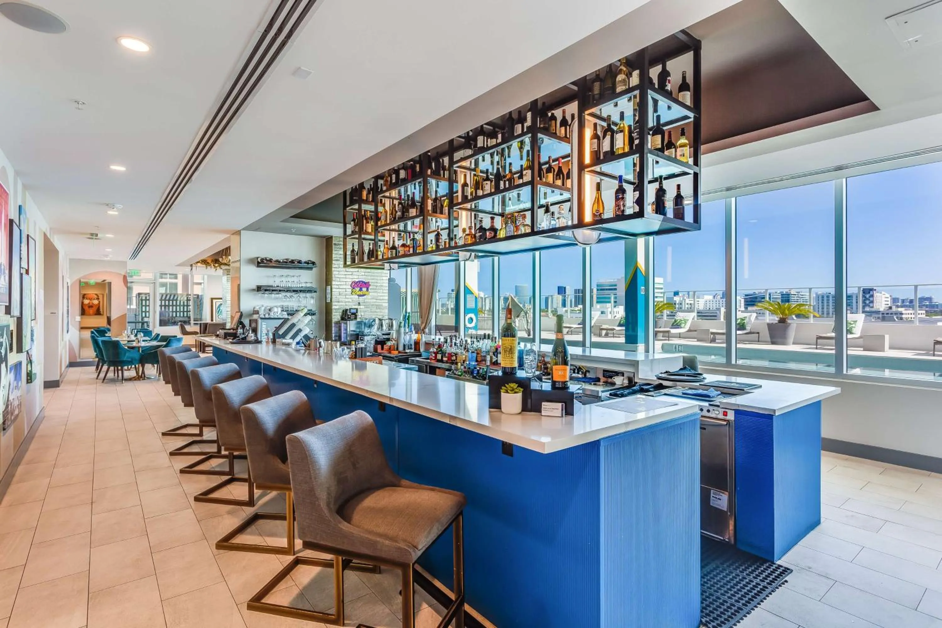 Lounge or bar in SERENA Hotel Aventura Miami, Tapestry Collection by Hilton