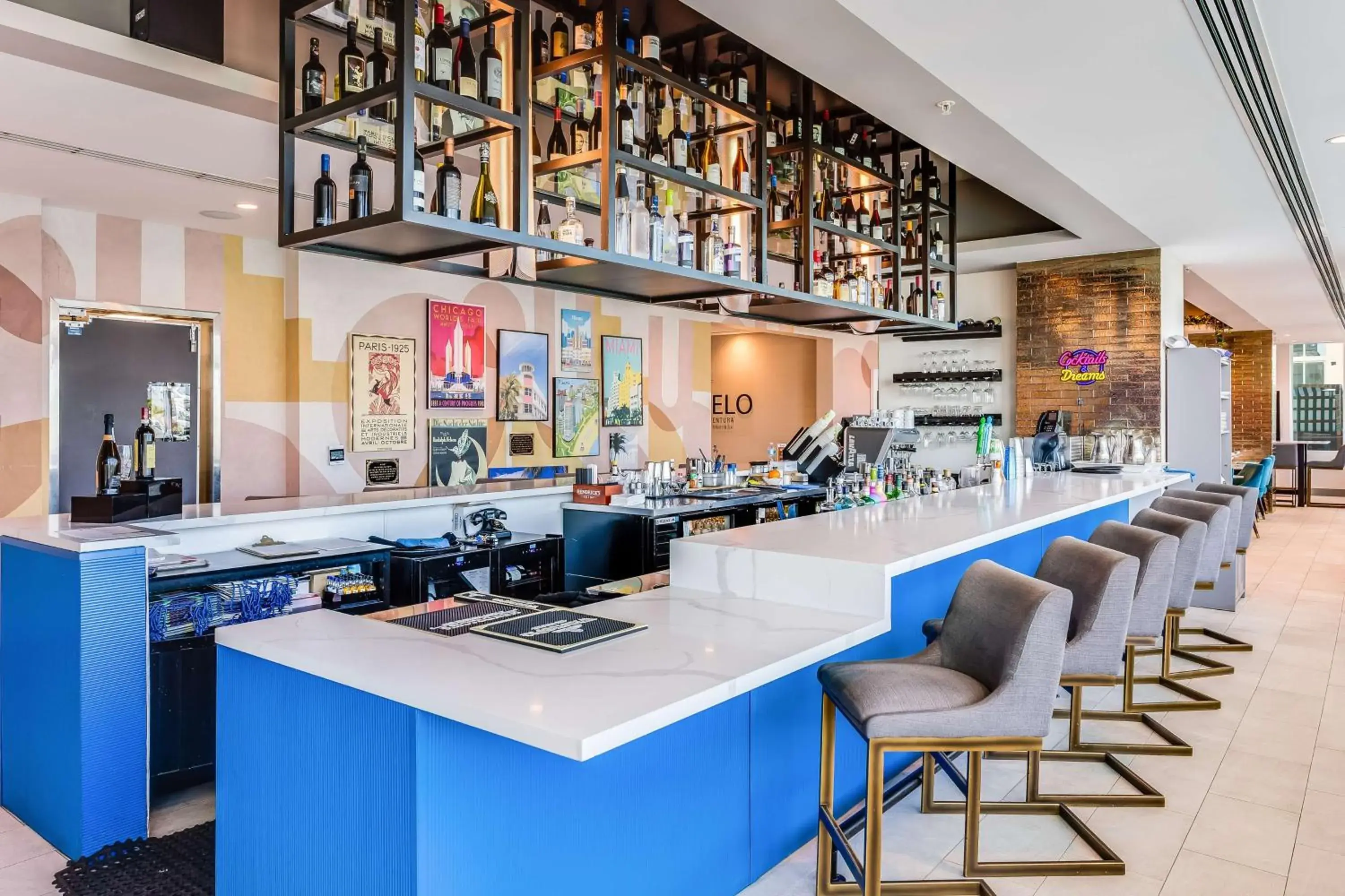 Lounge or bar in SERENA Hotel Aventura Miami, Tapestry Collection by Hilton Lounge or bar in SERENA Hotel Aventura Miami, Tapestry Collection by Hilton