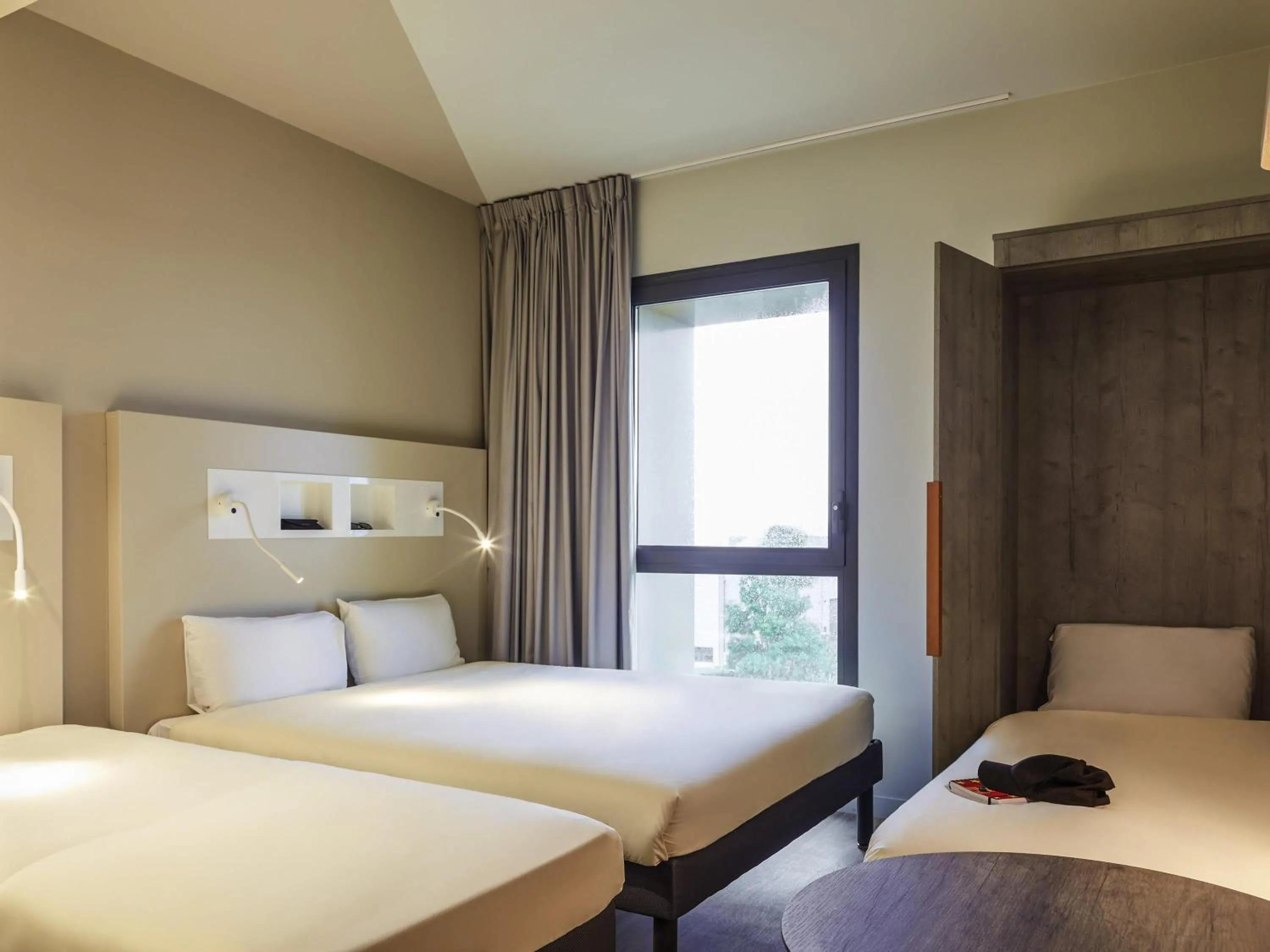 Bedroom, Bed in Ibis Budget Montpellier Aéroport Parc Des Expos