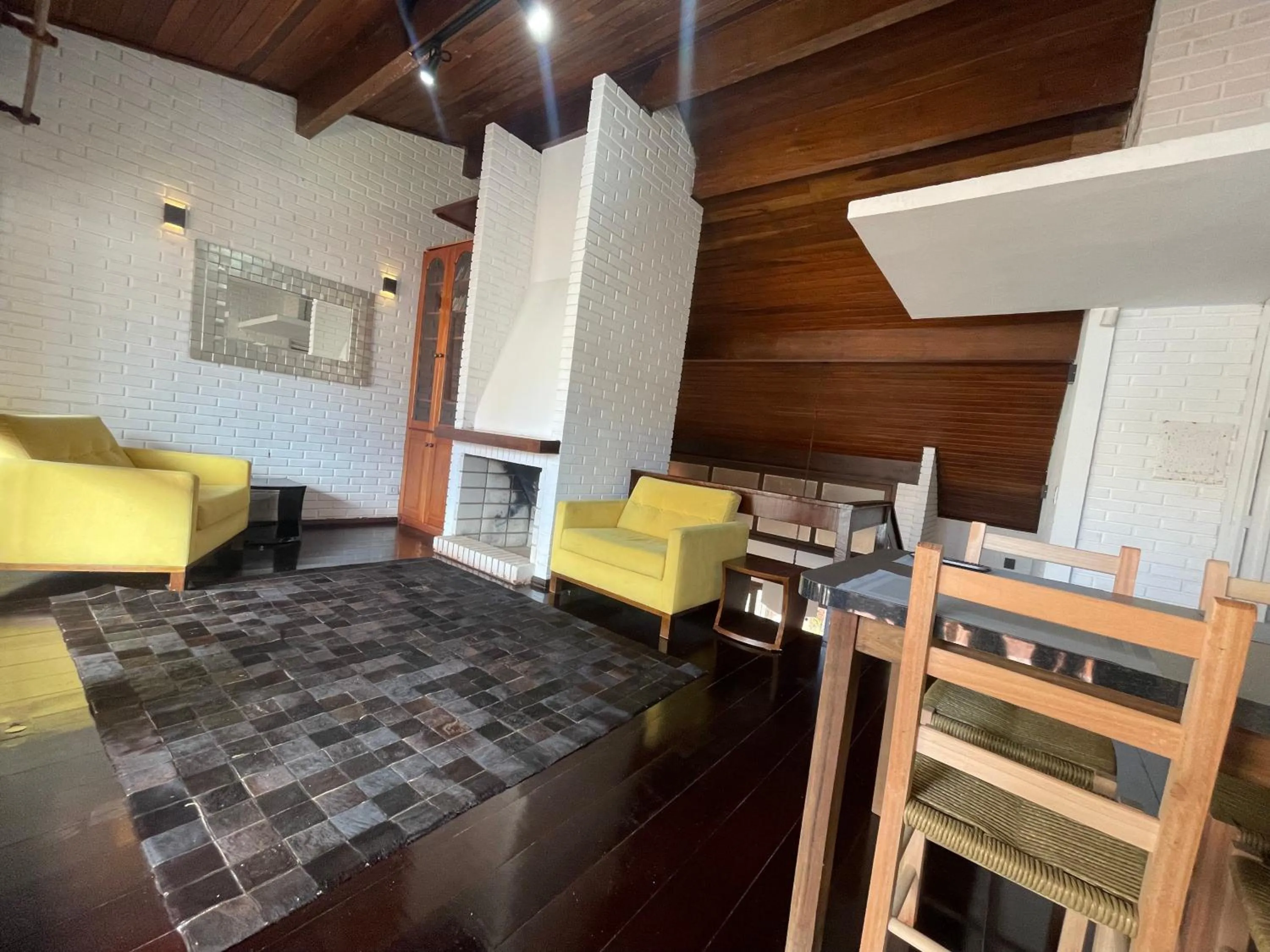 Communal lounge/ TV room in Mare Blu - Pousada Hostel