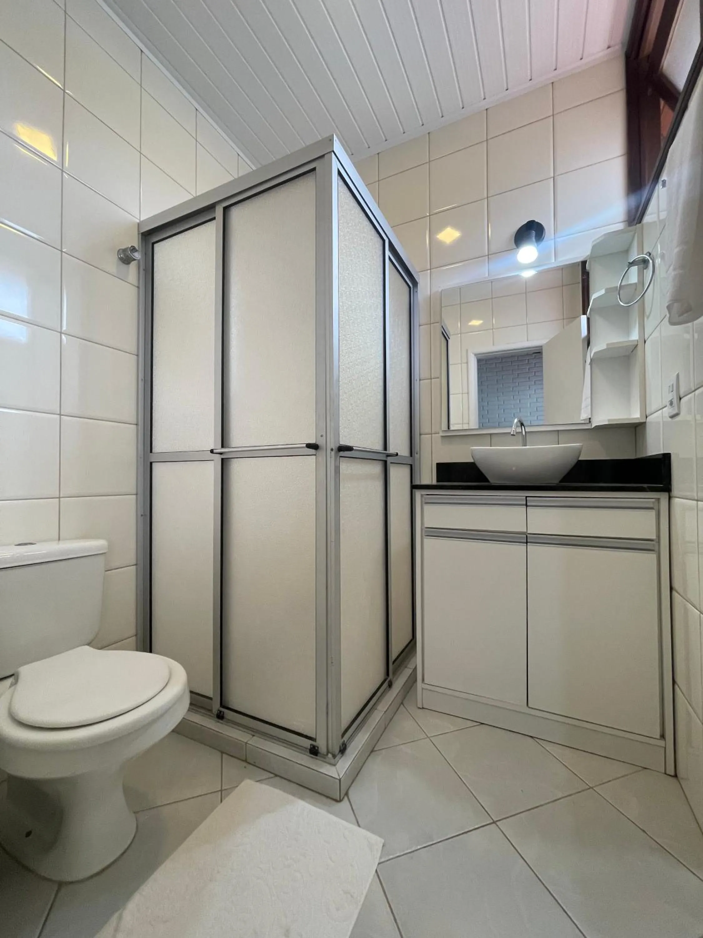 Shower in Mare Blu - Pousada Hostel