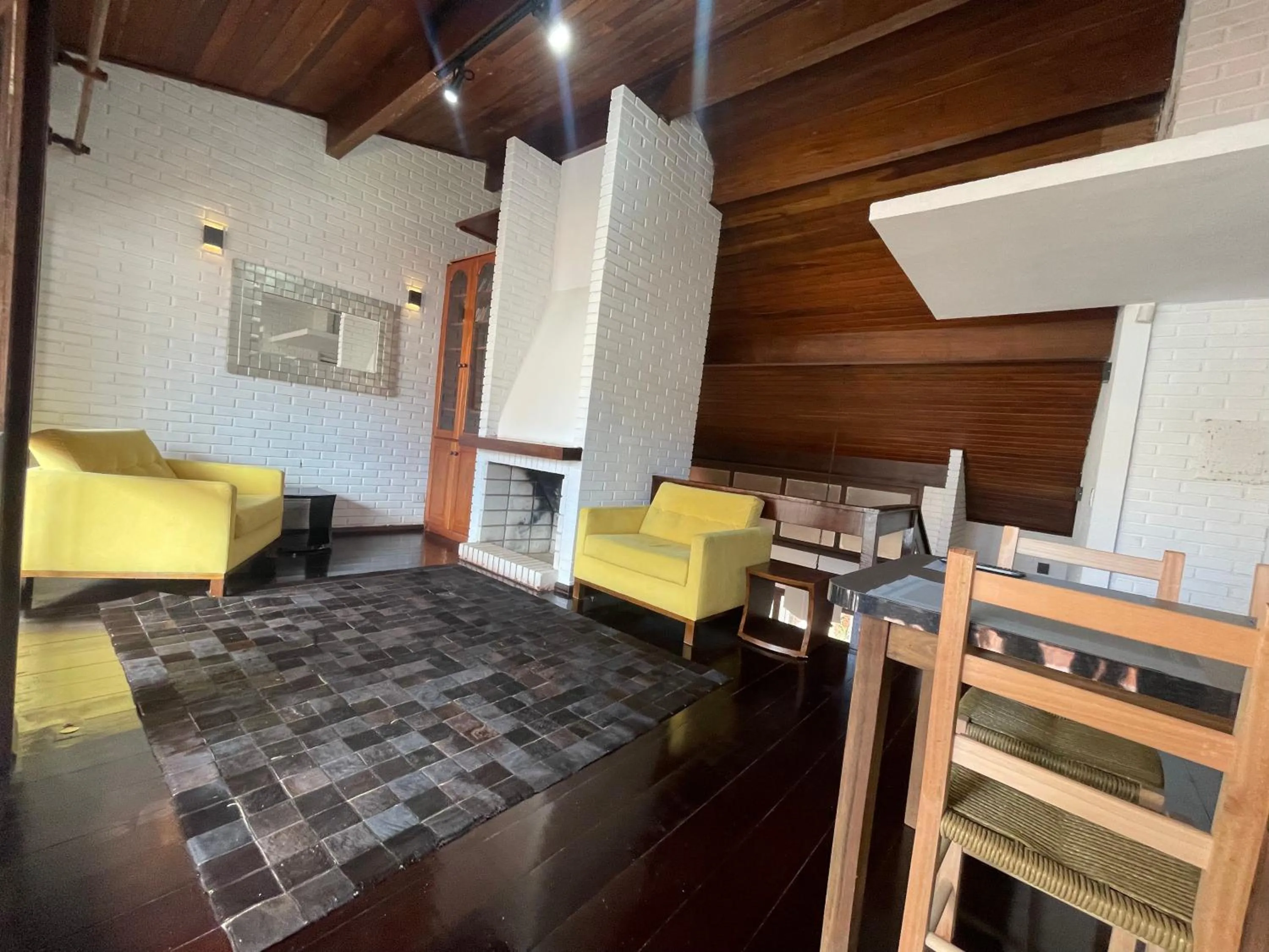 Communal lounge/ TV room in Mare Blu - Pousada Hostel