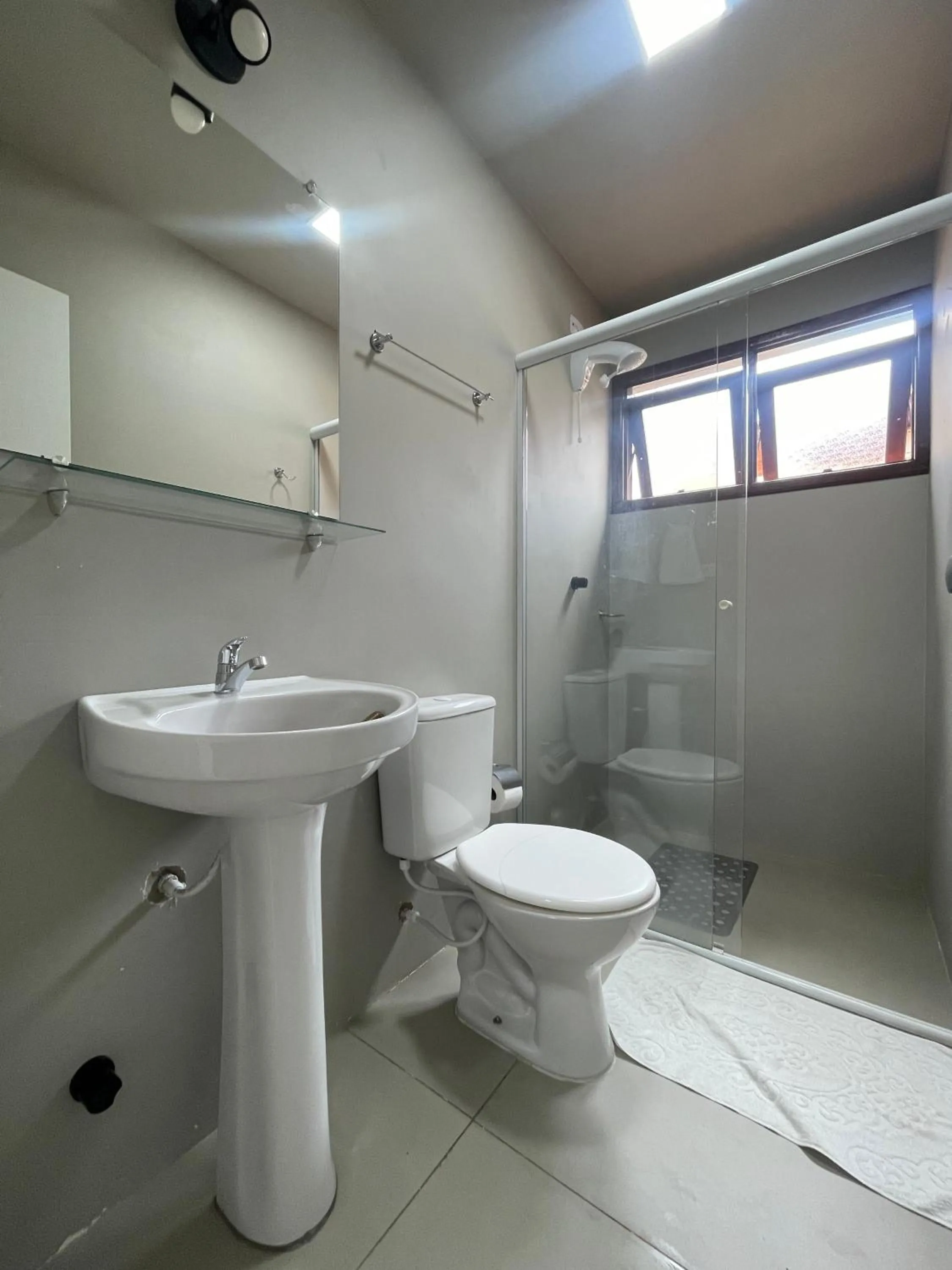 Shower in Mare Blu - Pousada Hostel