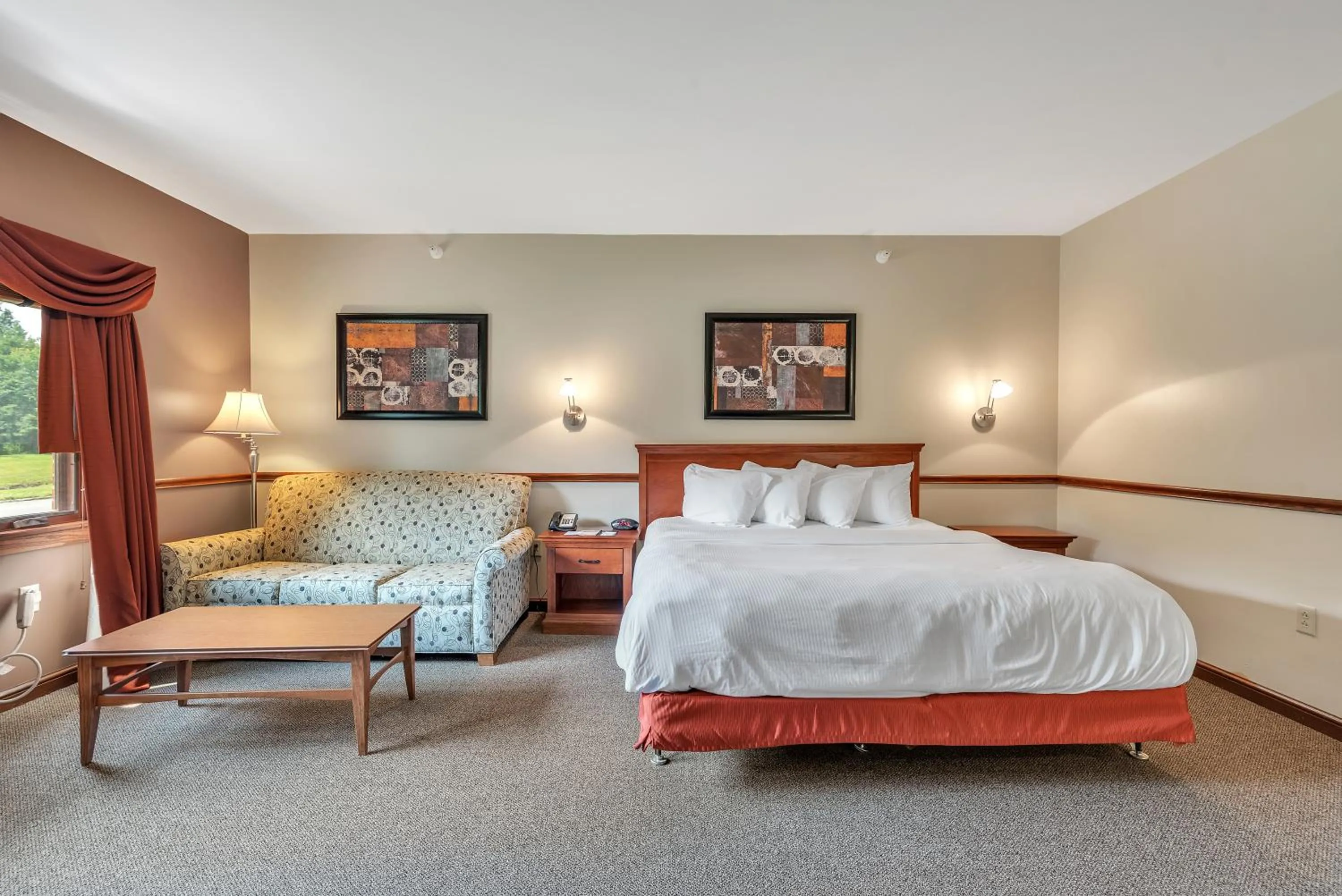 Bedroom, Bed in The Inn at Ohio Northern University