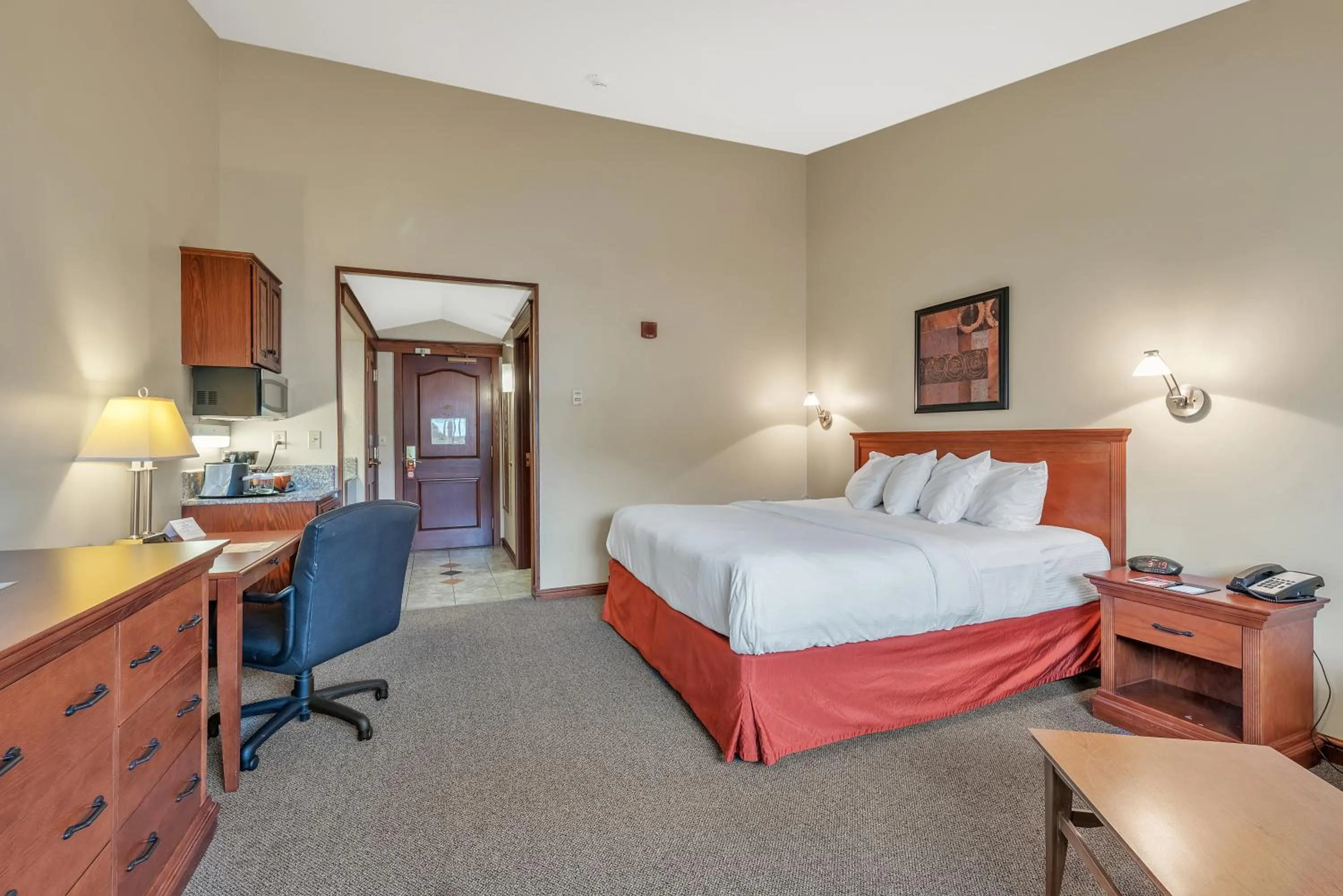 Bedroom, Bed in The Inn at Ohio Northern University