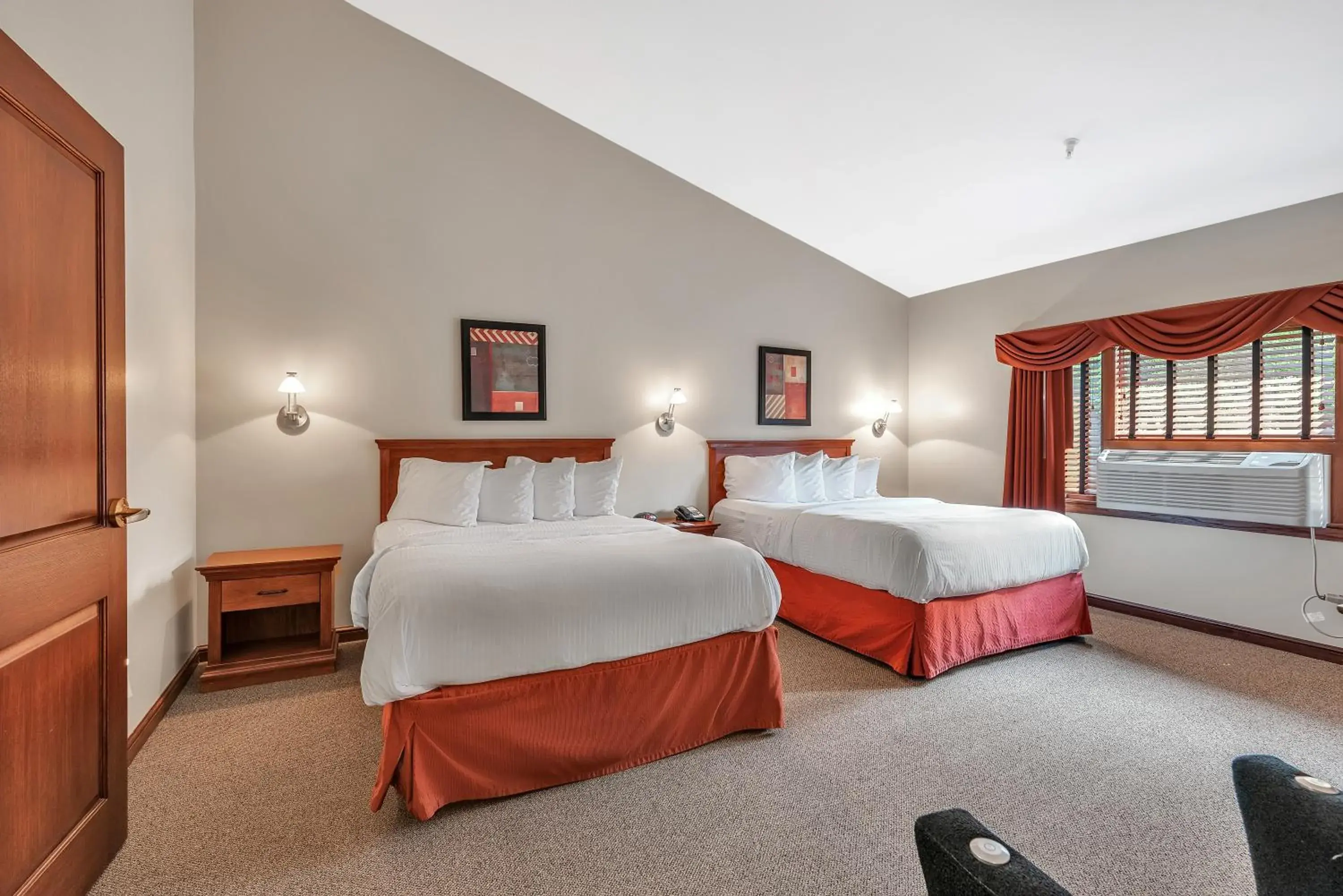 Bedroom, Bed in The Inn at Ohio Northern University Bedroom, Bed in The Inn at Ohio Northern University