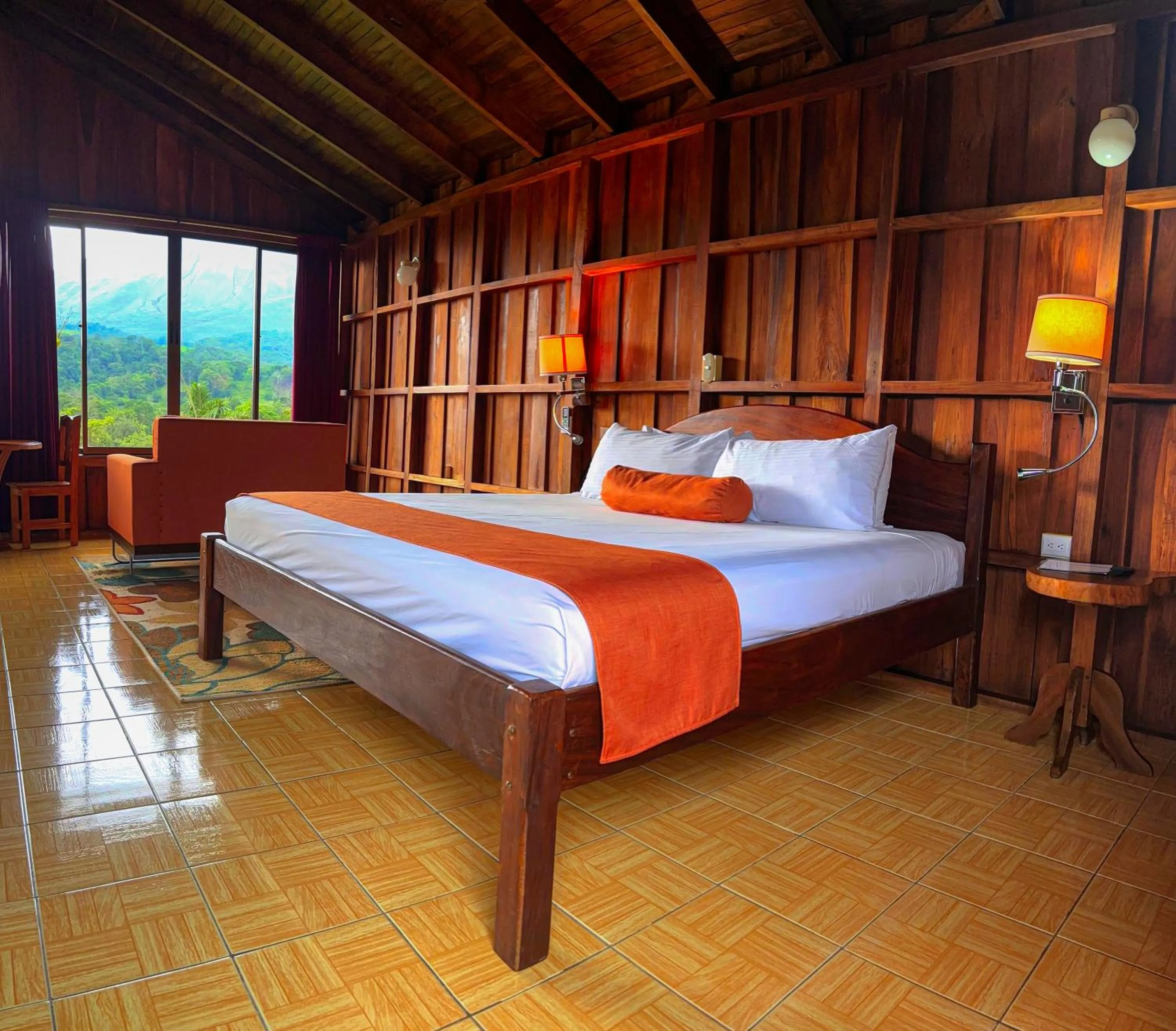 Photo of the whole room, Bed in Arenal Roca Lodge & Bungalows