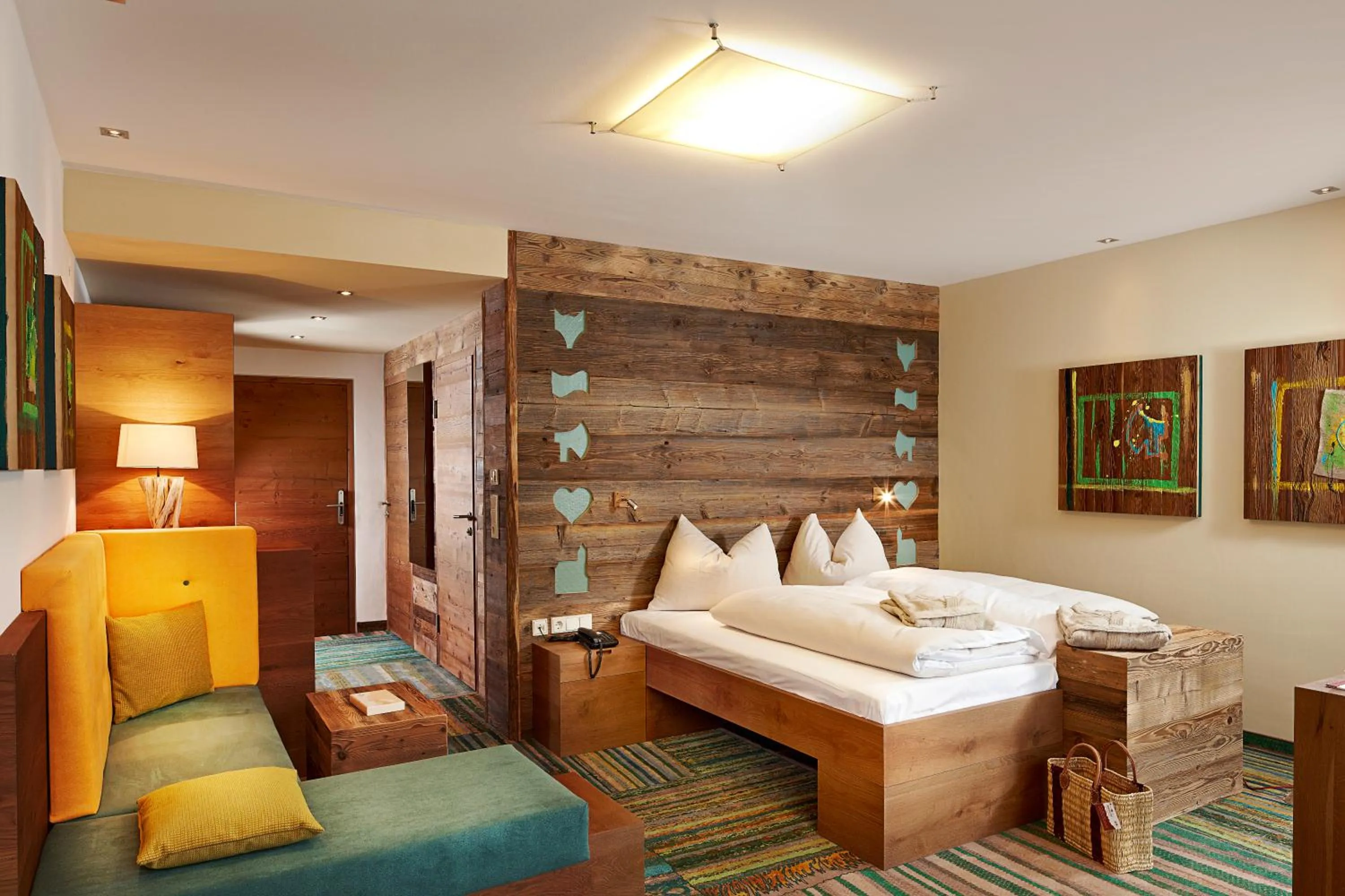 Photo of the whole room, Bed in Hotel Salzburger Hof Leogang