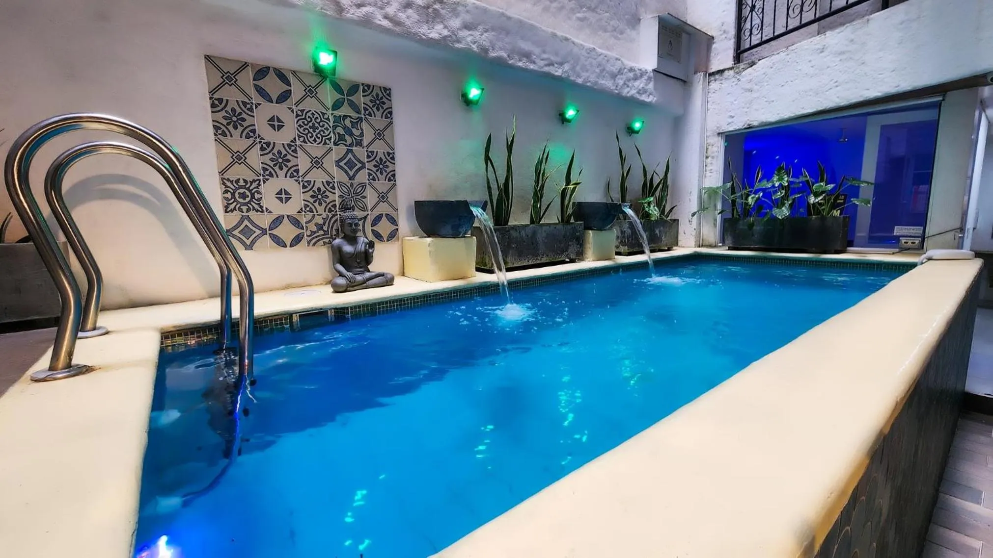 Swimming pool in Casa del Hidalgo Hotel Cali Centenario