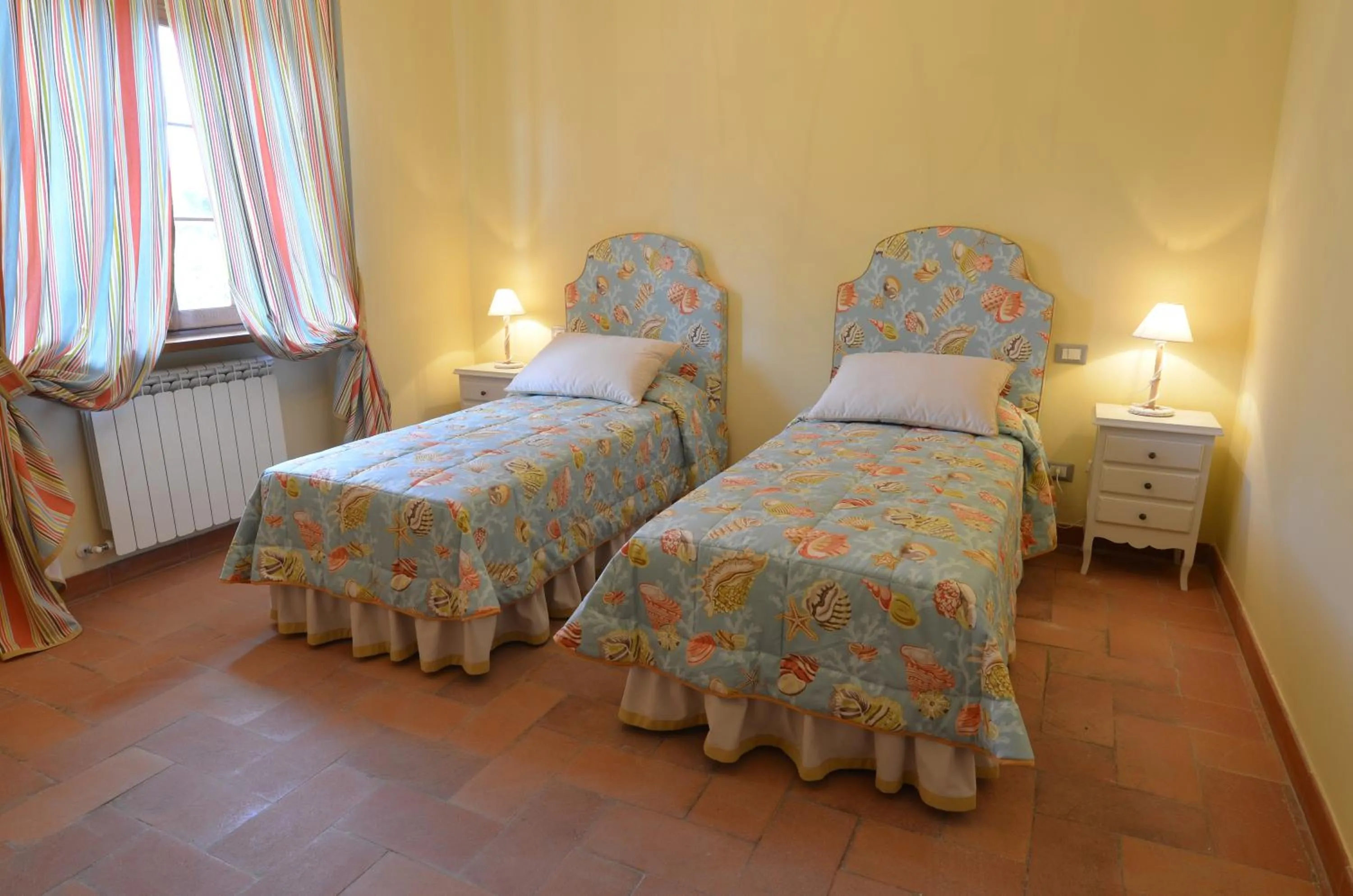 Bed in Villa Il Fortino