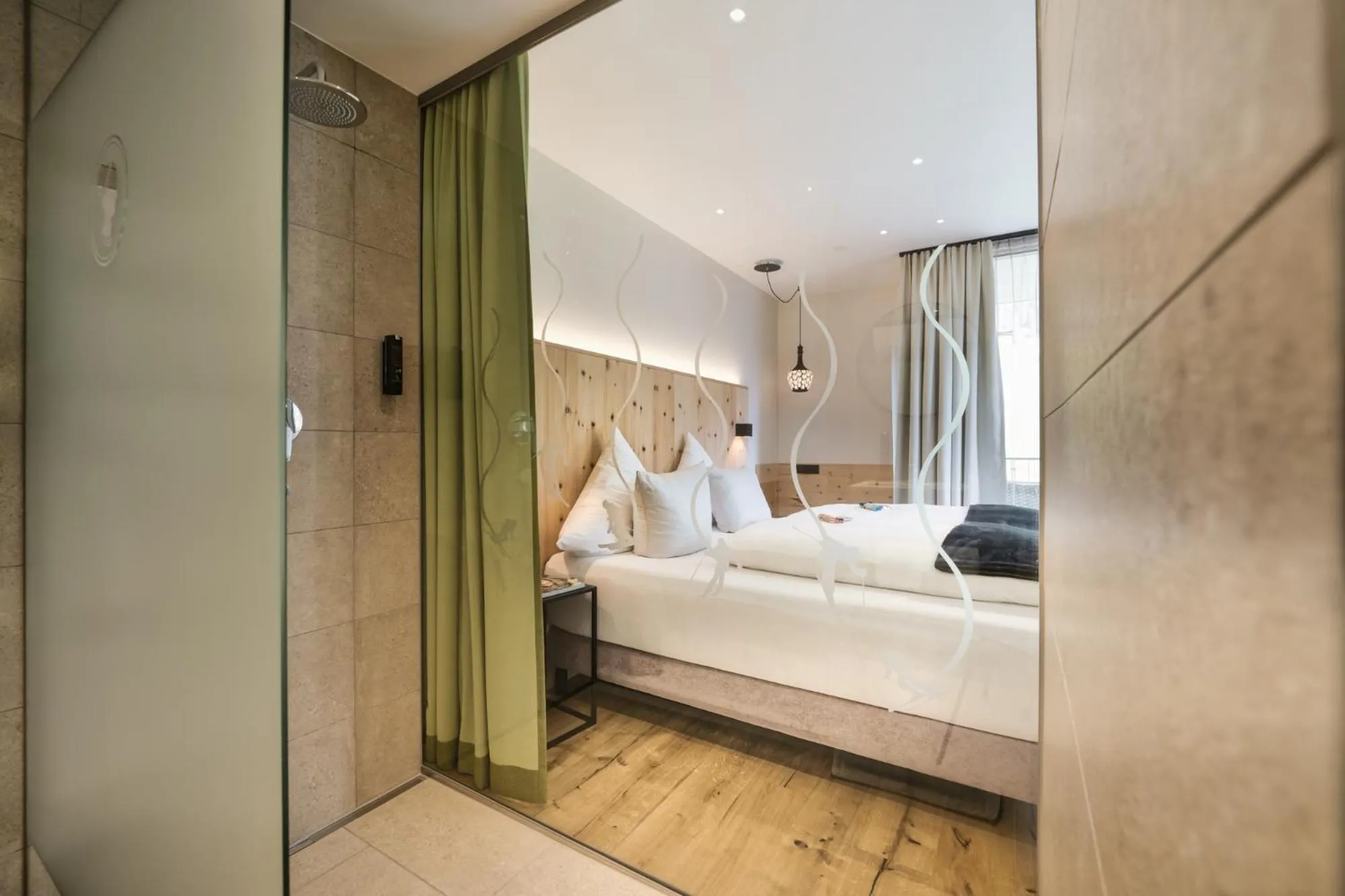 Photo of the whole room, Bed in Hotel Die Arlbergerin - Design & Tiroler Gemütlichkeit