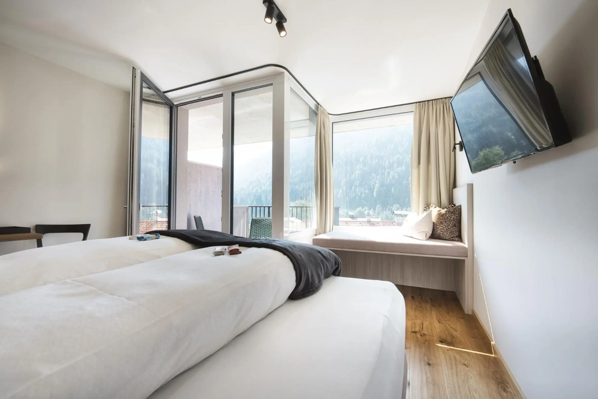 Photo of the whole room, Bed in Hotel Die Arlbergerin - Design & Tiroler Gemütlichkeit