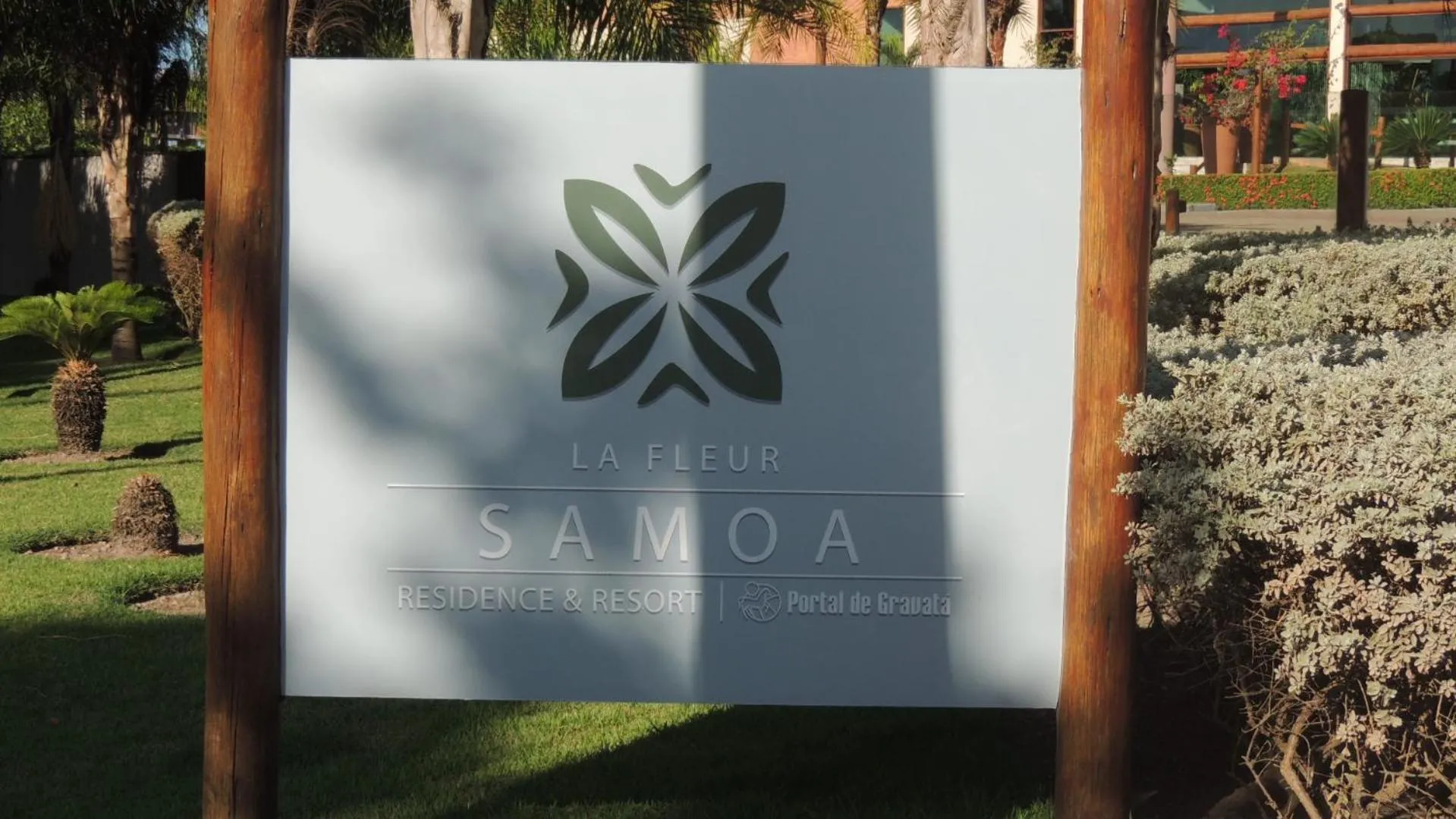 Property logo or sign in La Fleur Polinésia Muro Alto