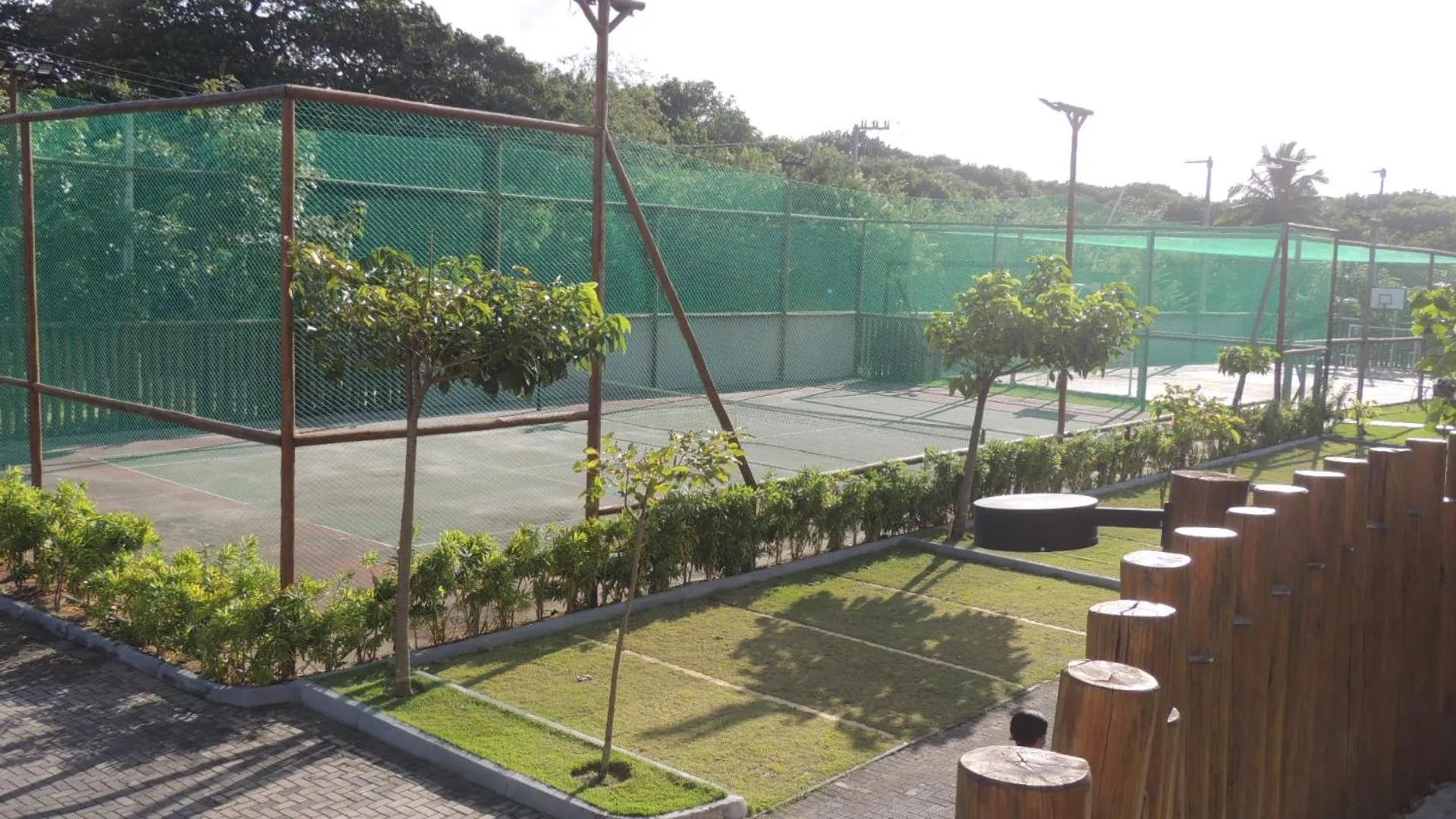 Tennis court in La Fleur Polinésia Muro Alto