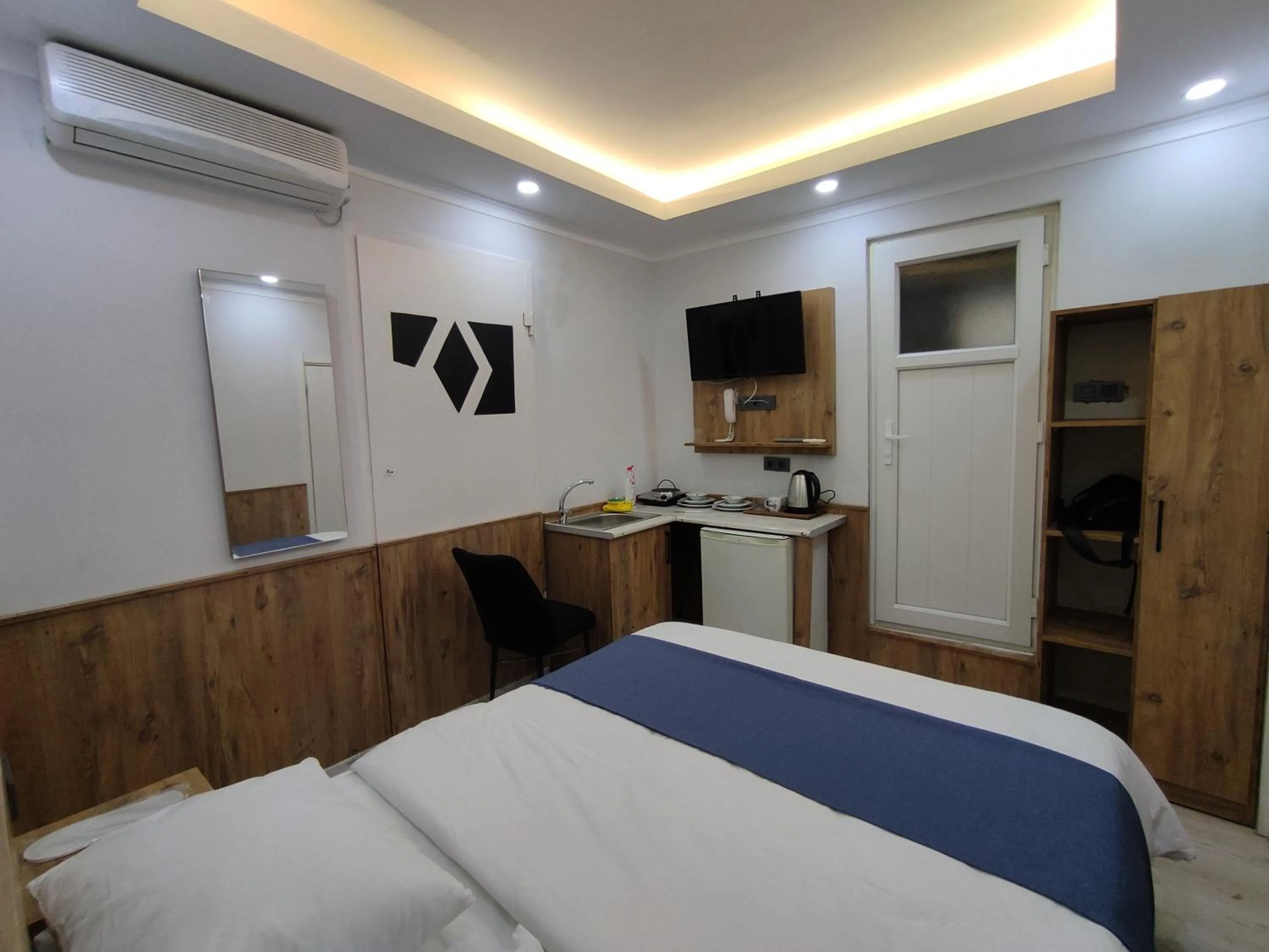 Kitchen or kitchenette, Bed in Life Span Hotels