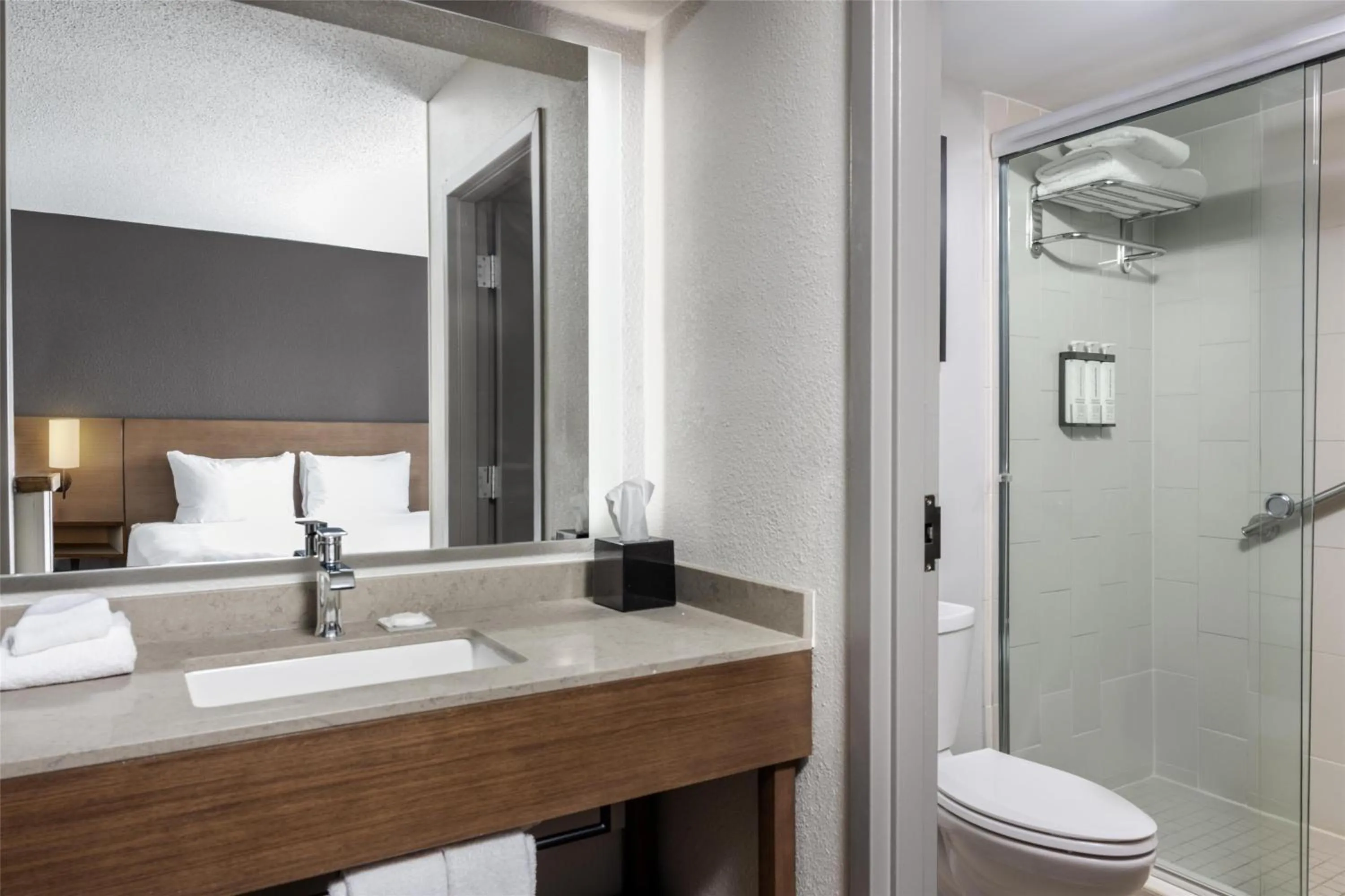 Bathroom in Hyatt Place Orlando Airport