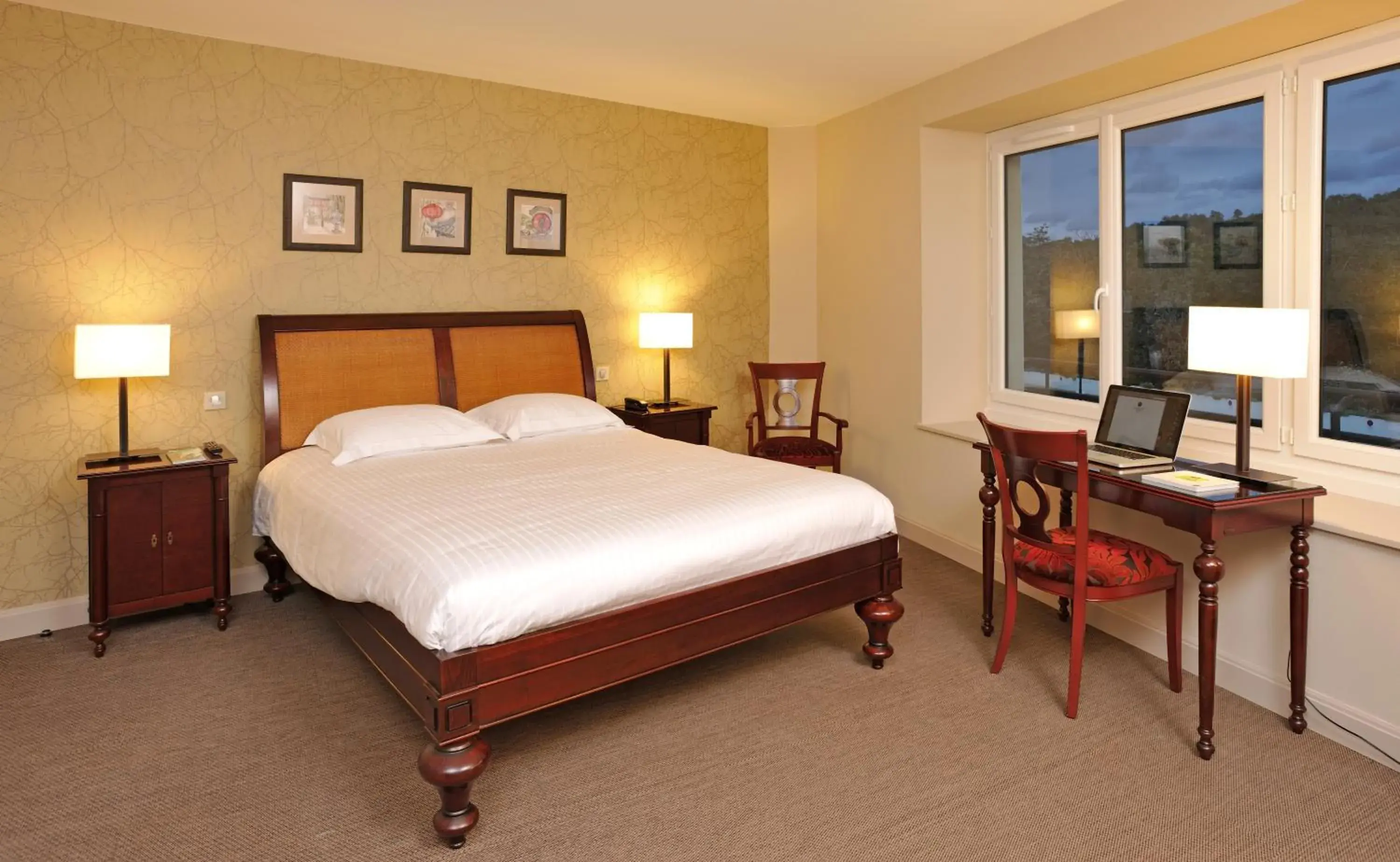 Photo of the whole room, Bed in Hostellerie du Forez Photo of the whole room, Bed in Hostellerie du Forez