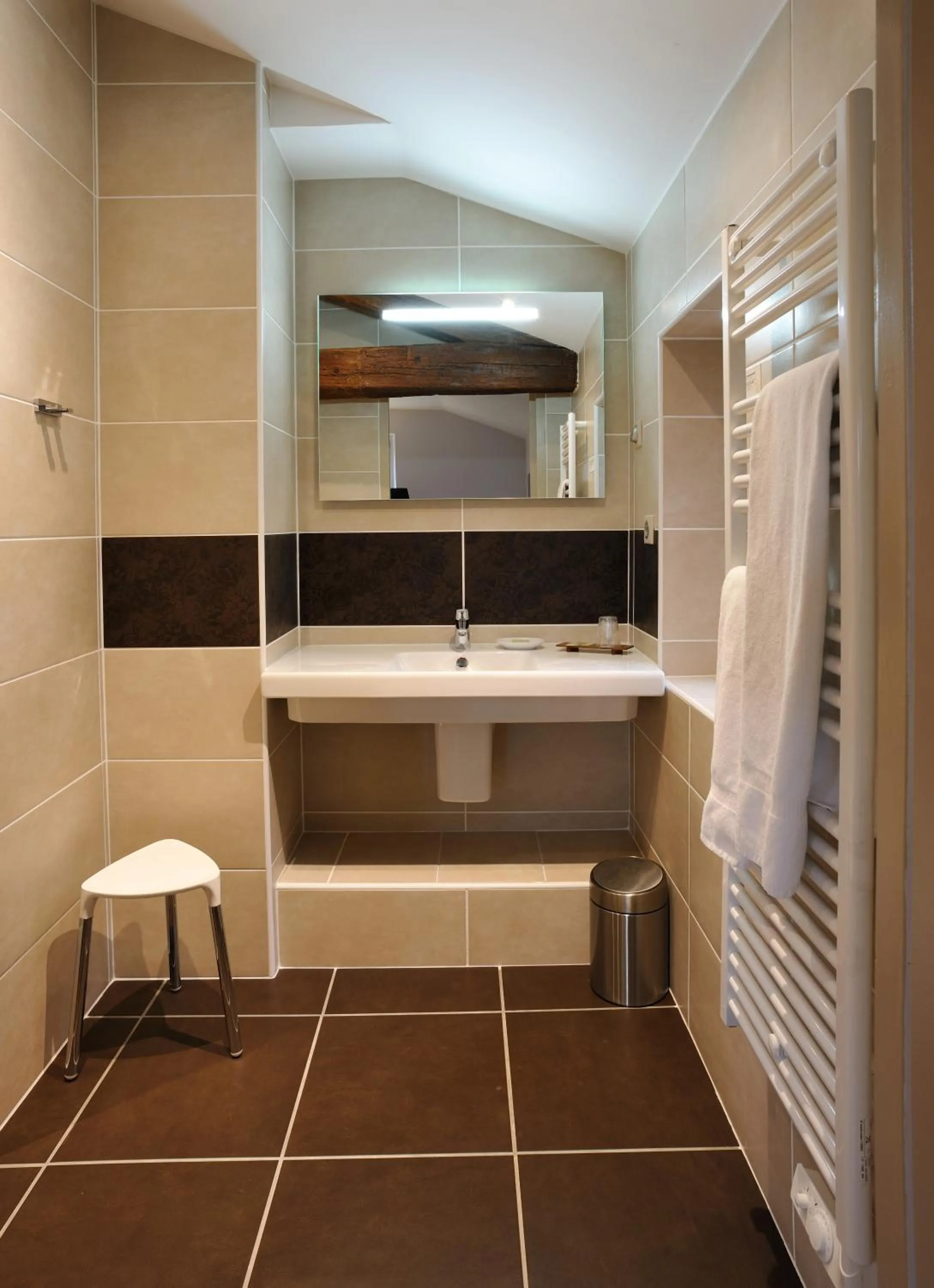 Bathroom in Hostellerie du Forez