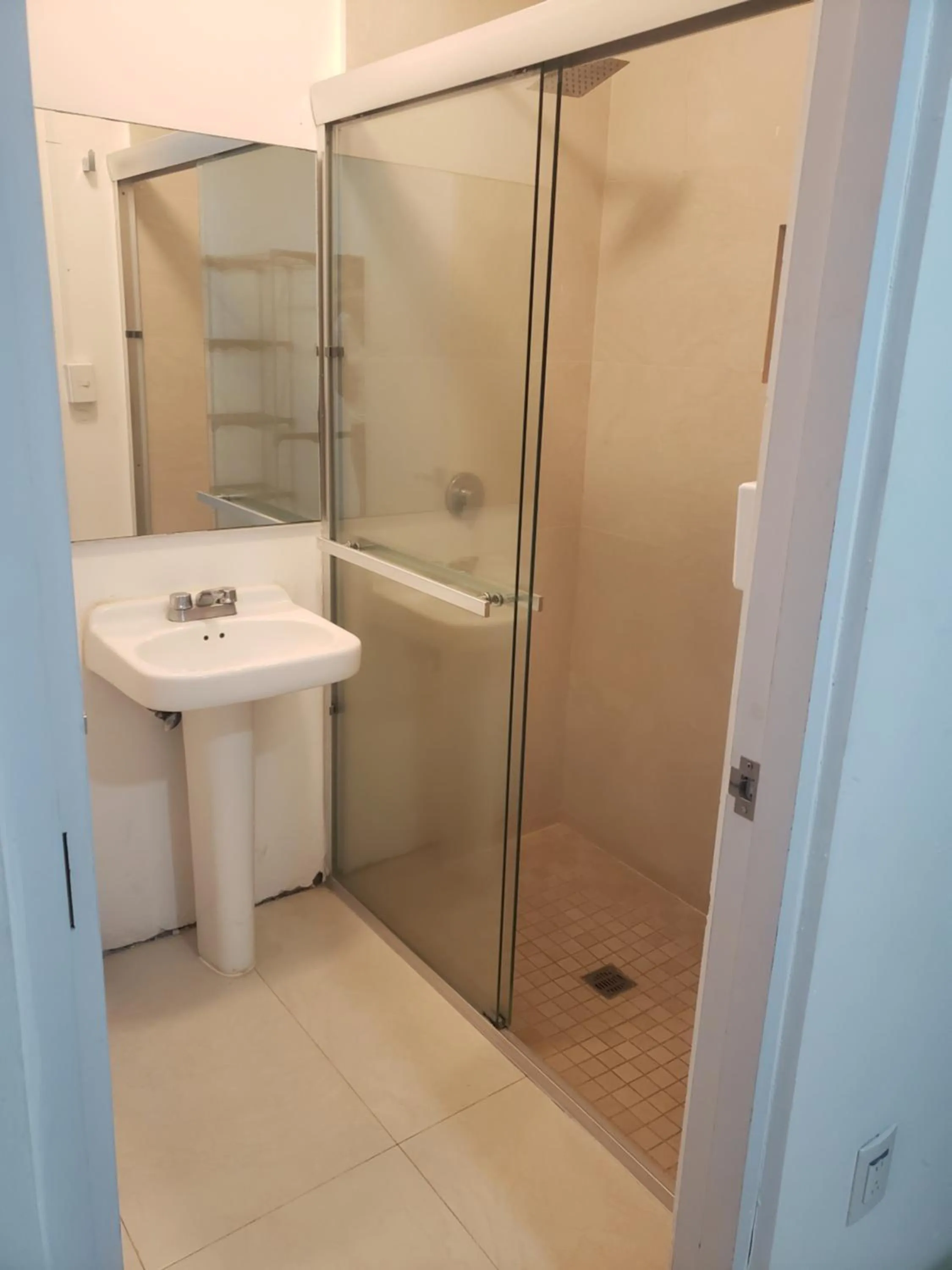 Bathroom in Singular Sócrates